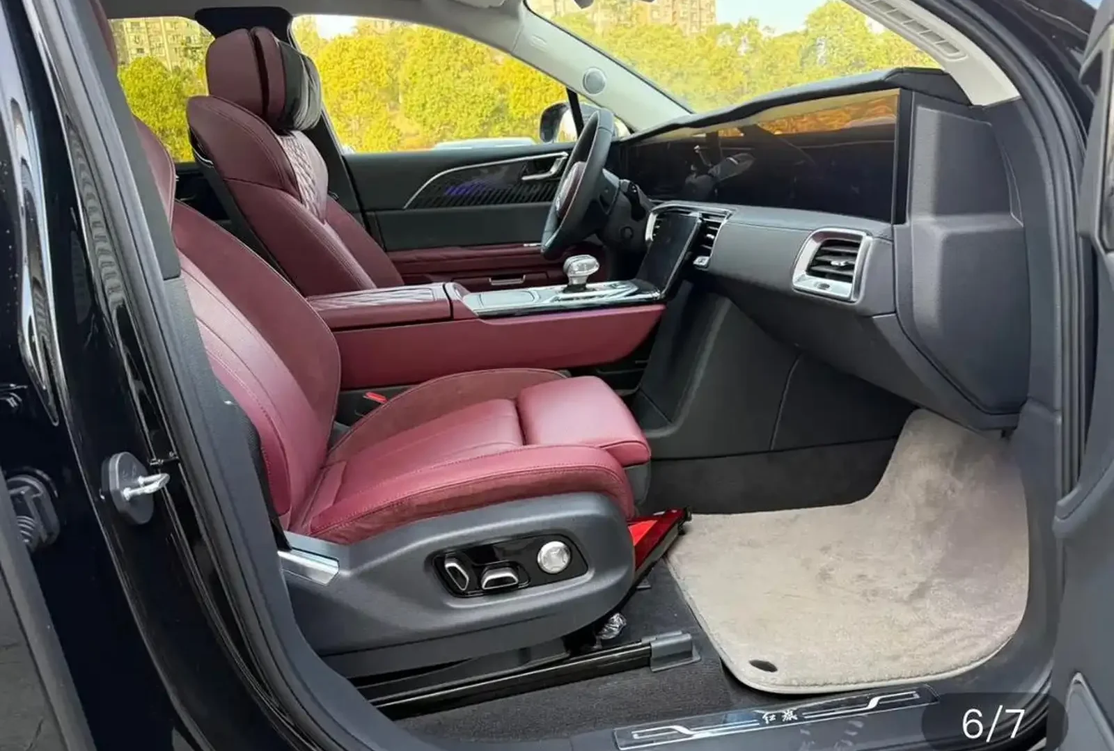 Hongqi E-HS9, 2025