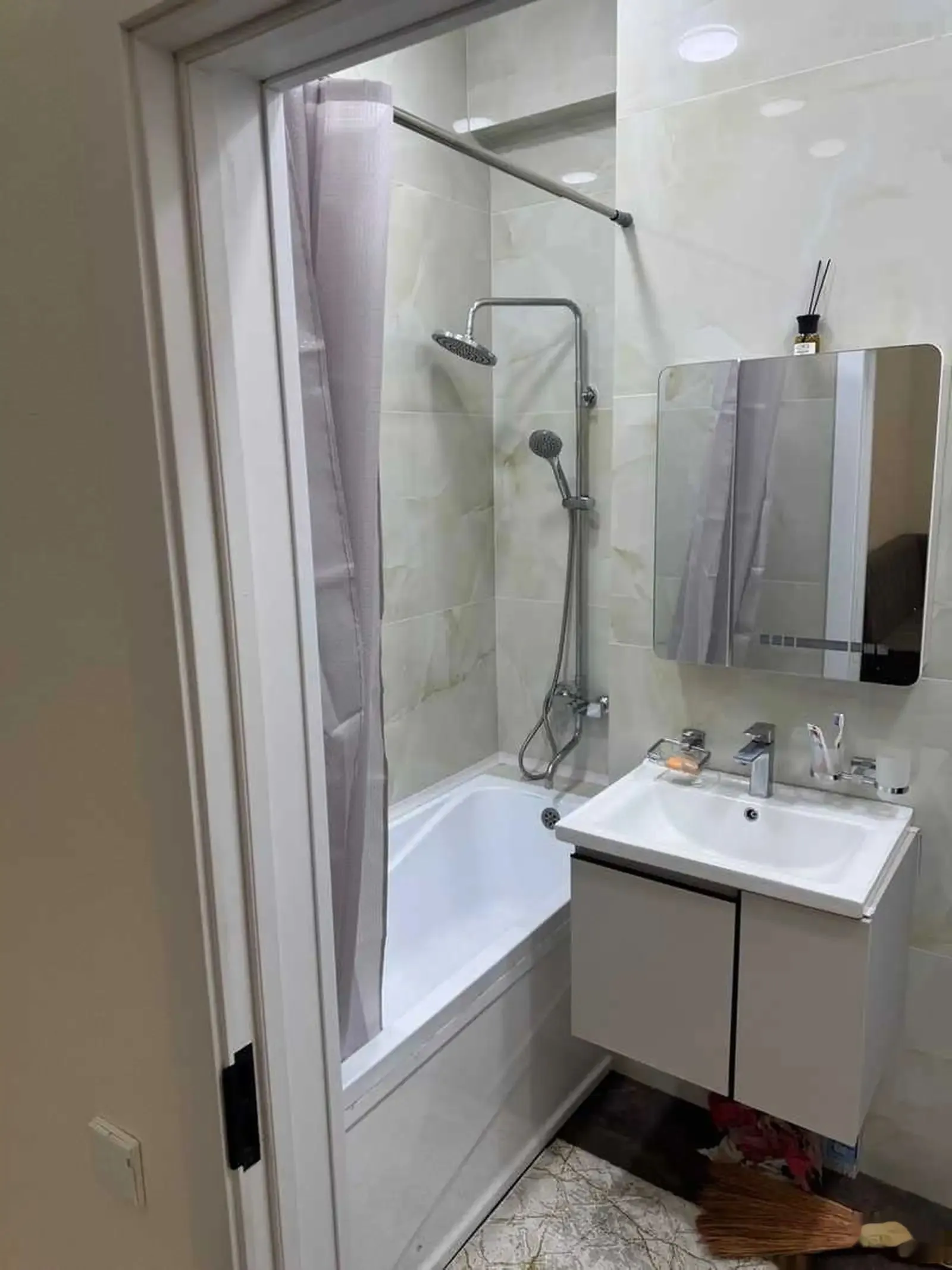 2-комн. квартира, 12 этаж, 68м², Шохмансур