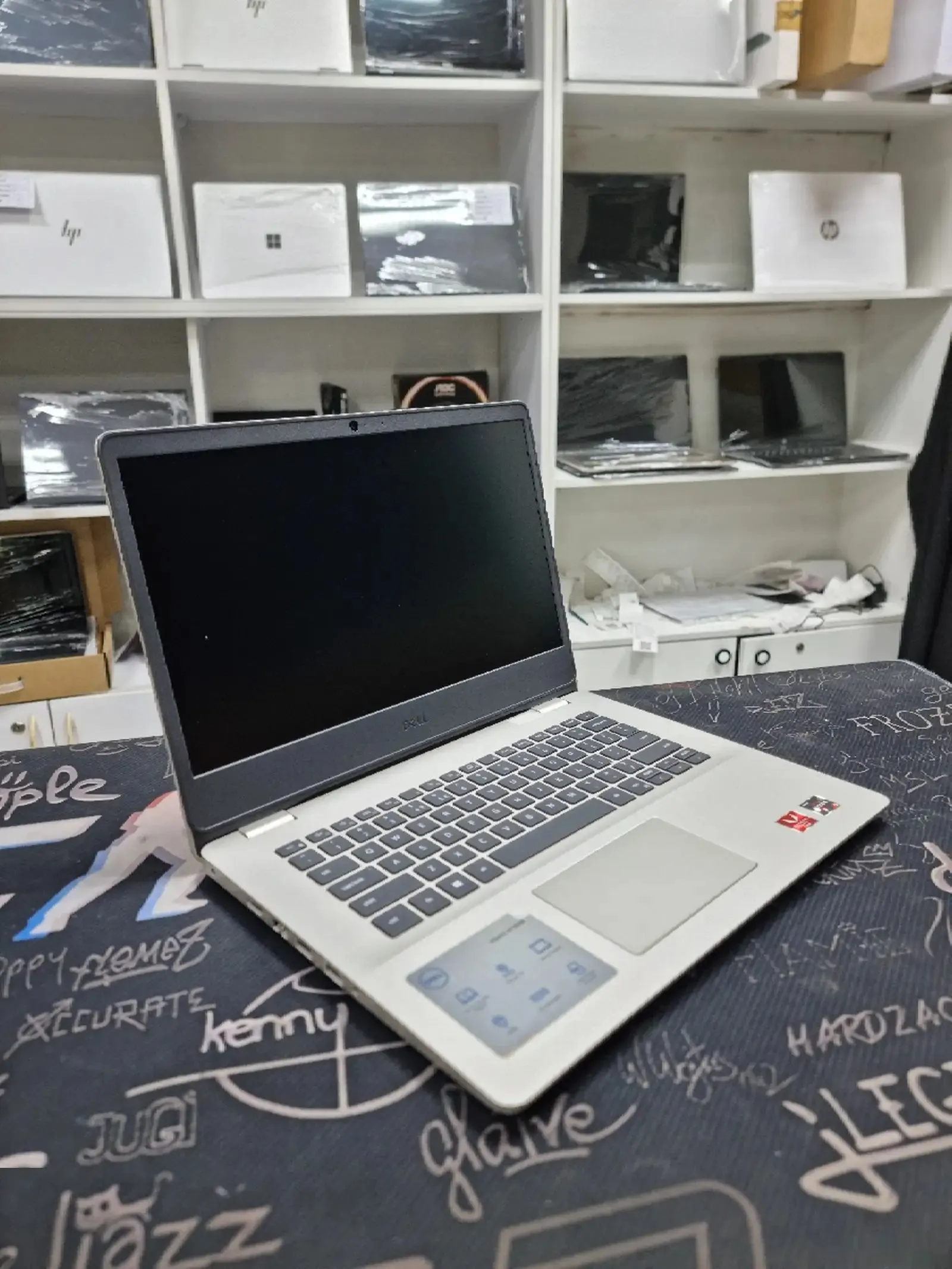 Ноутбук dell 14.0 Ryzen 5 4 ядро RAM 16GB DDR4 SSD 256GB VGA RADEON