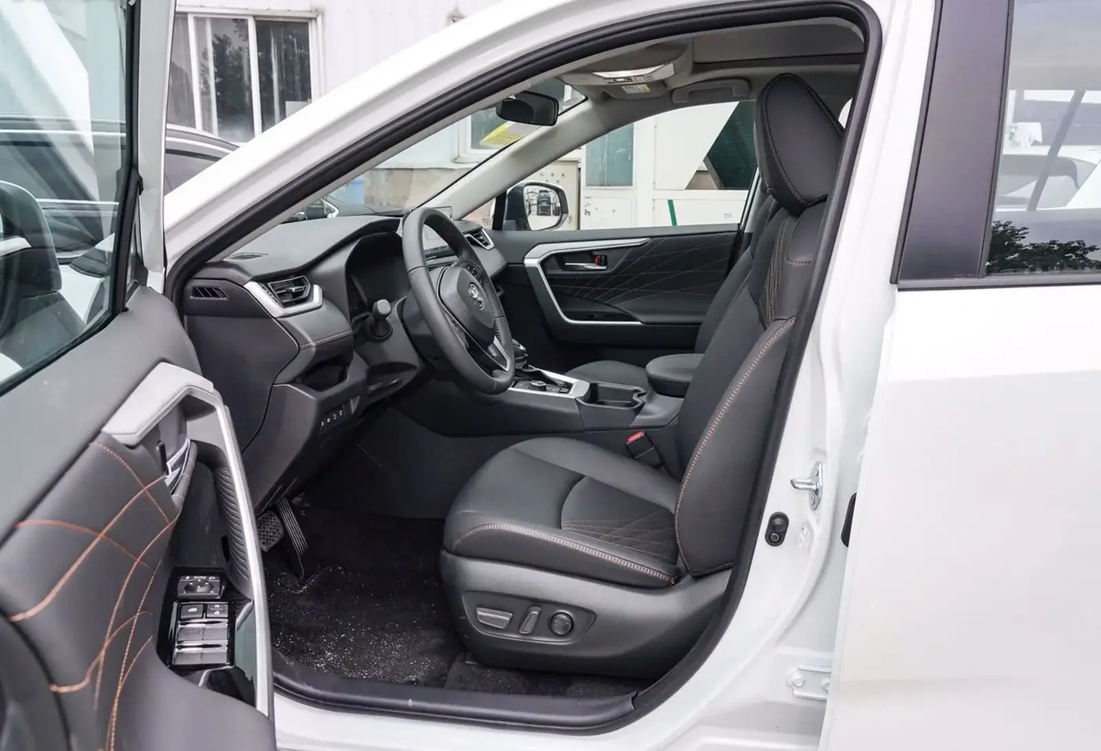 Toyota RAV 4, 2025
