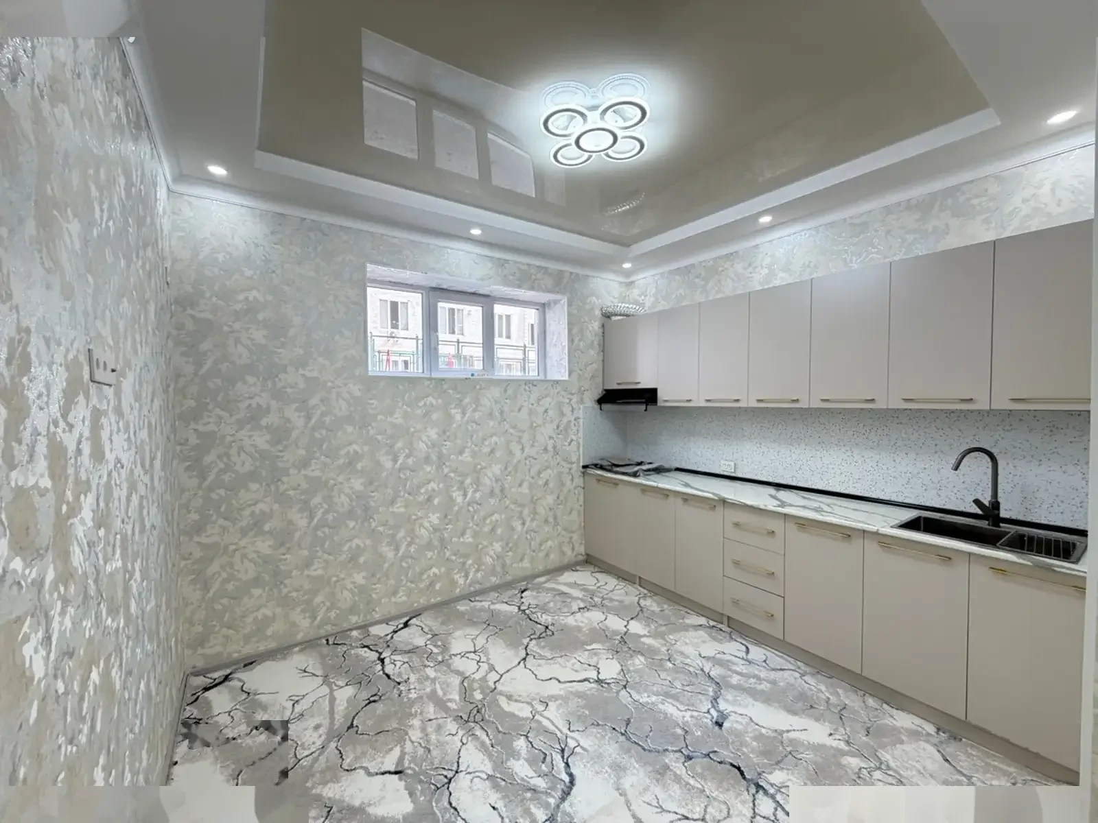 2-комн. квартира, Цокольный этаж, 68 м², 8 мкр — фото 7