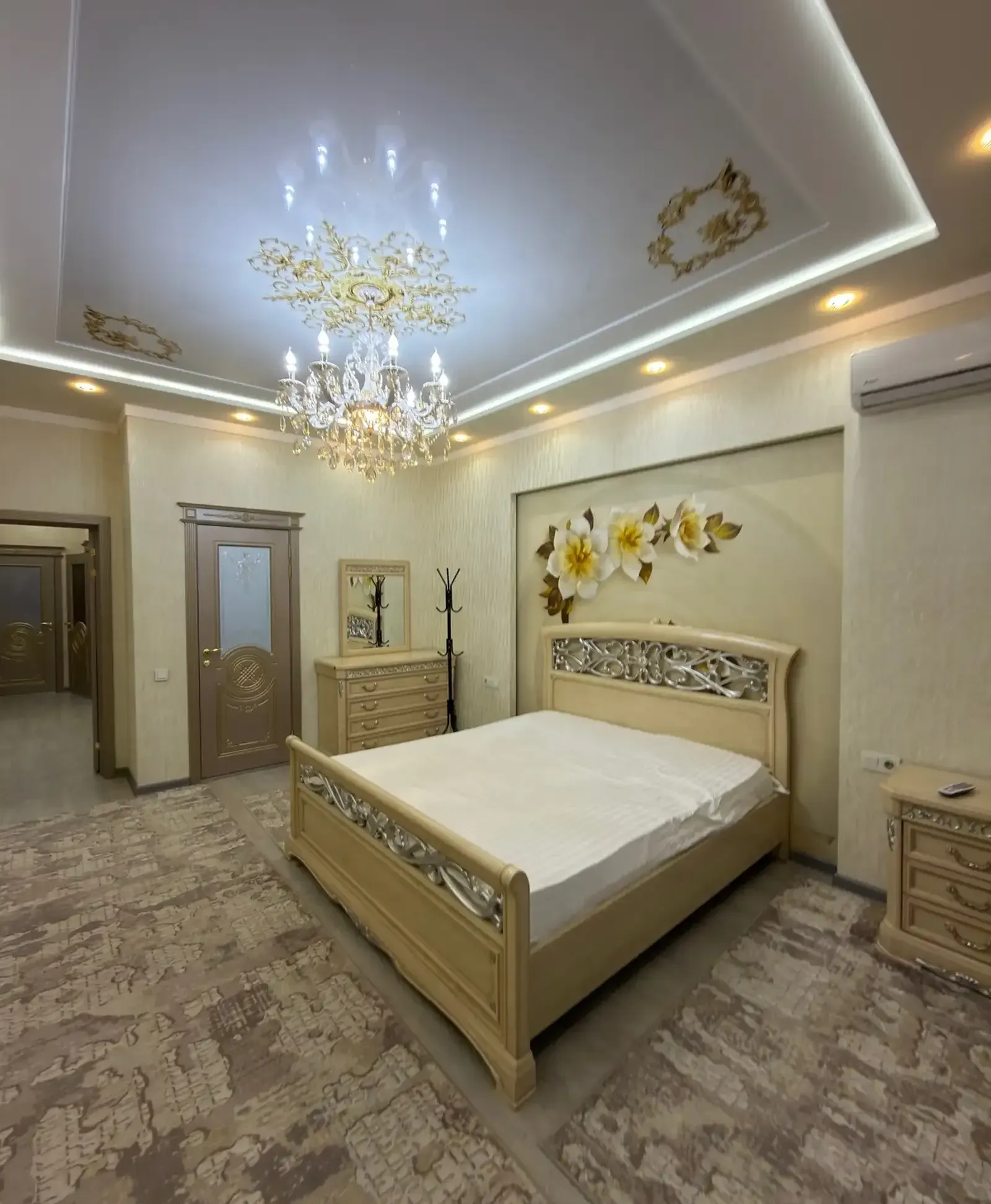 4-комн. квартира, 11 этаж, 200м², Опера Балет/Дом печать