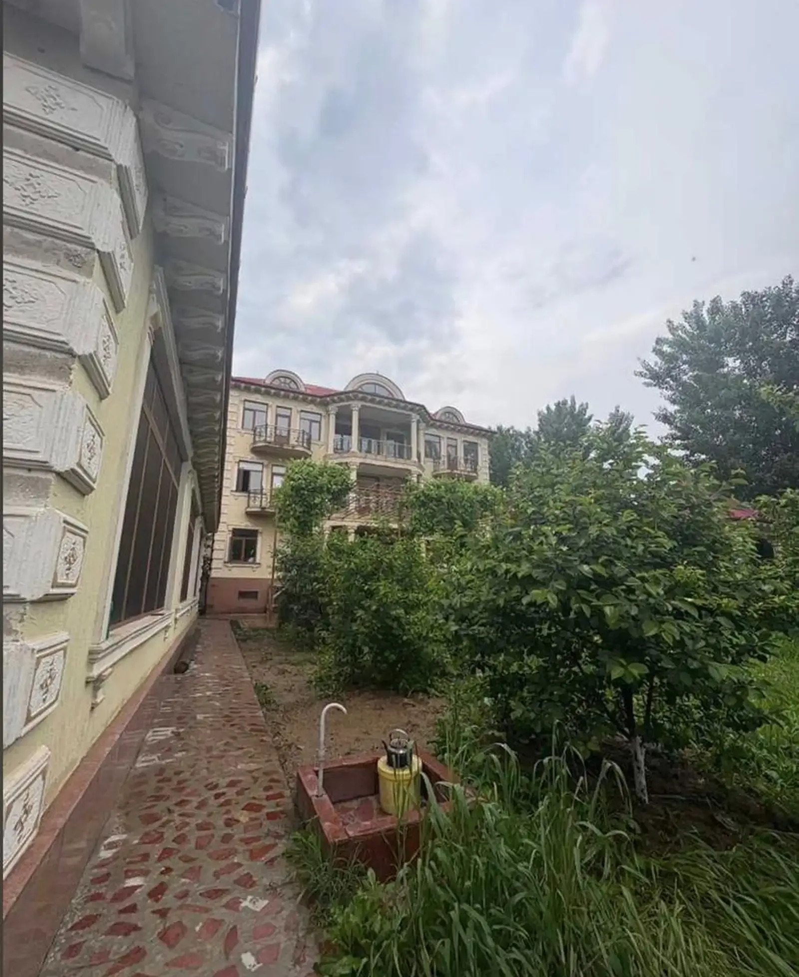 3-этажный, 10 комнатный дом, 750 м², Сино — фото 8