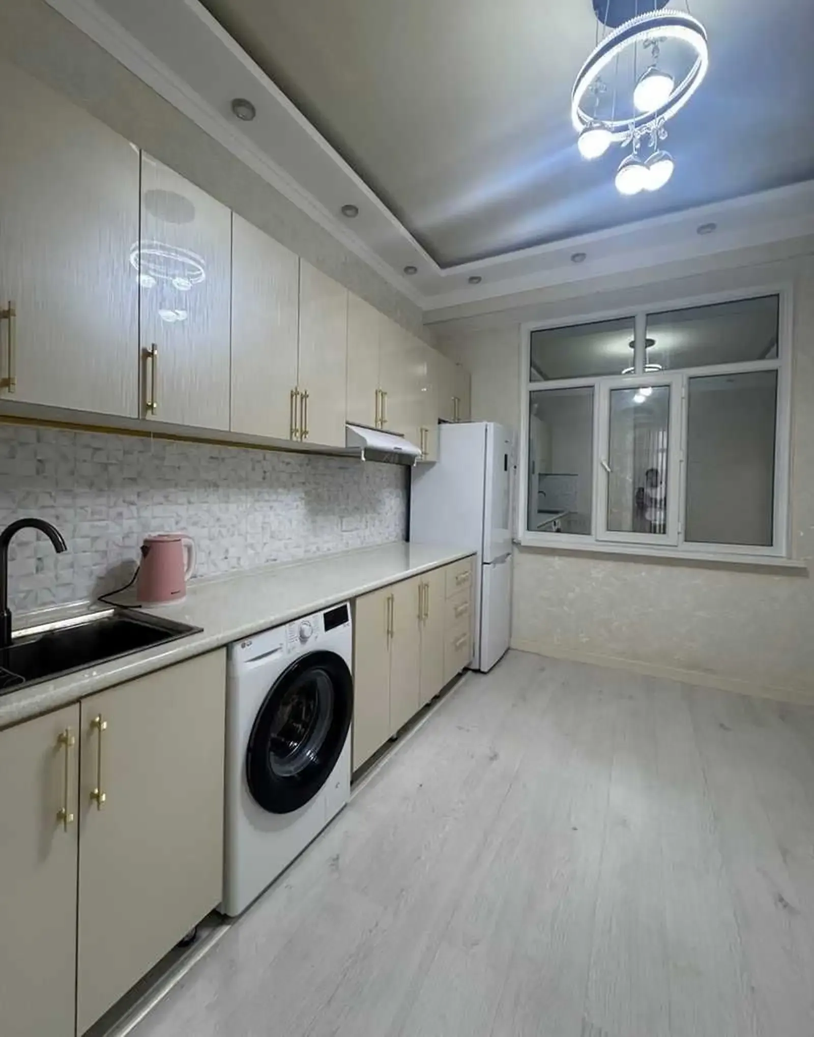2-комн. квартира, 17 этаж, 73 м², Фирдавси — фото 11