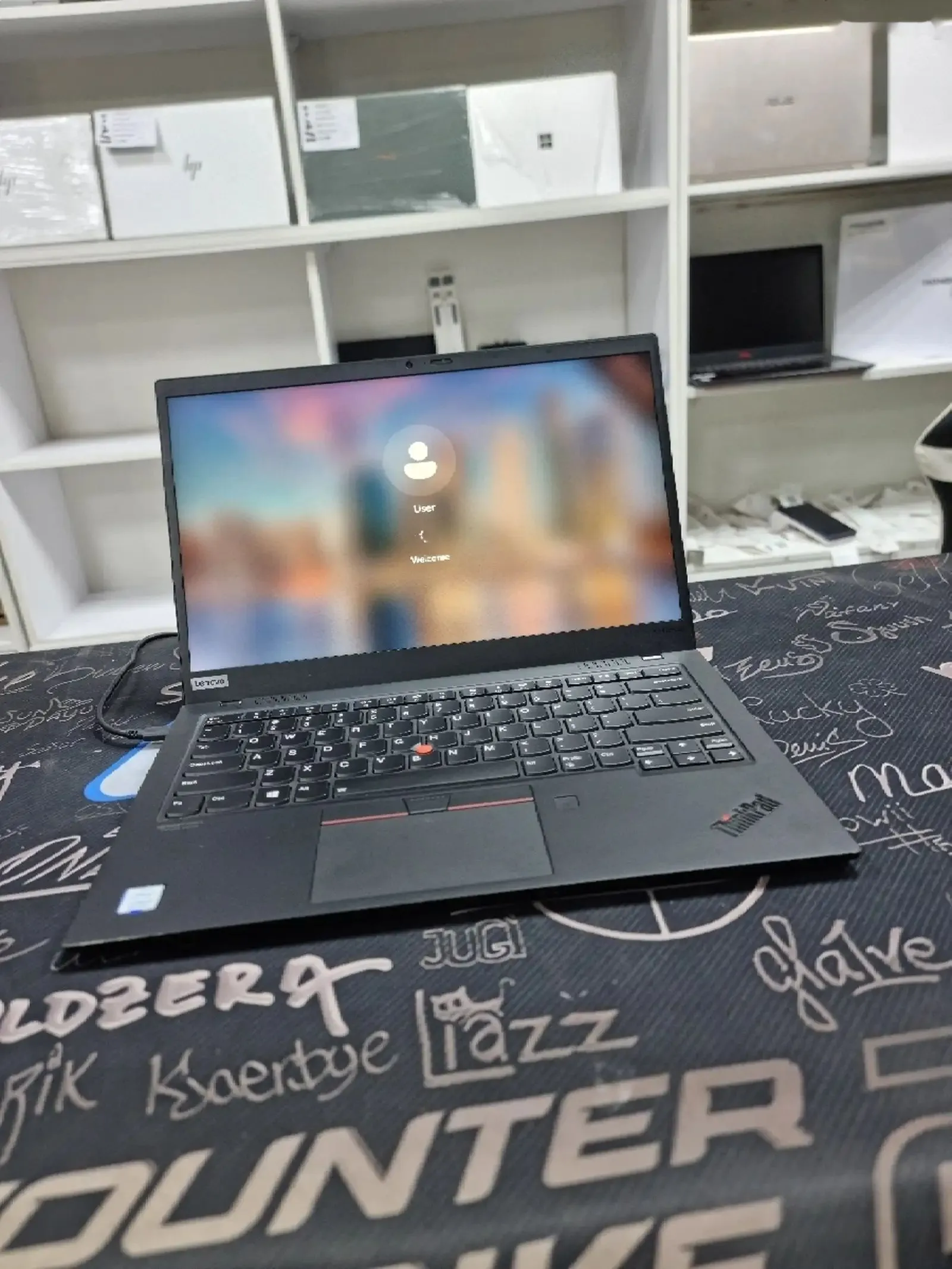 Ноутбук Lenovo x1 сенсорный i5 8265U UHD 8/512gb