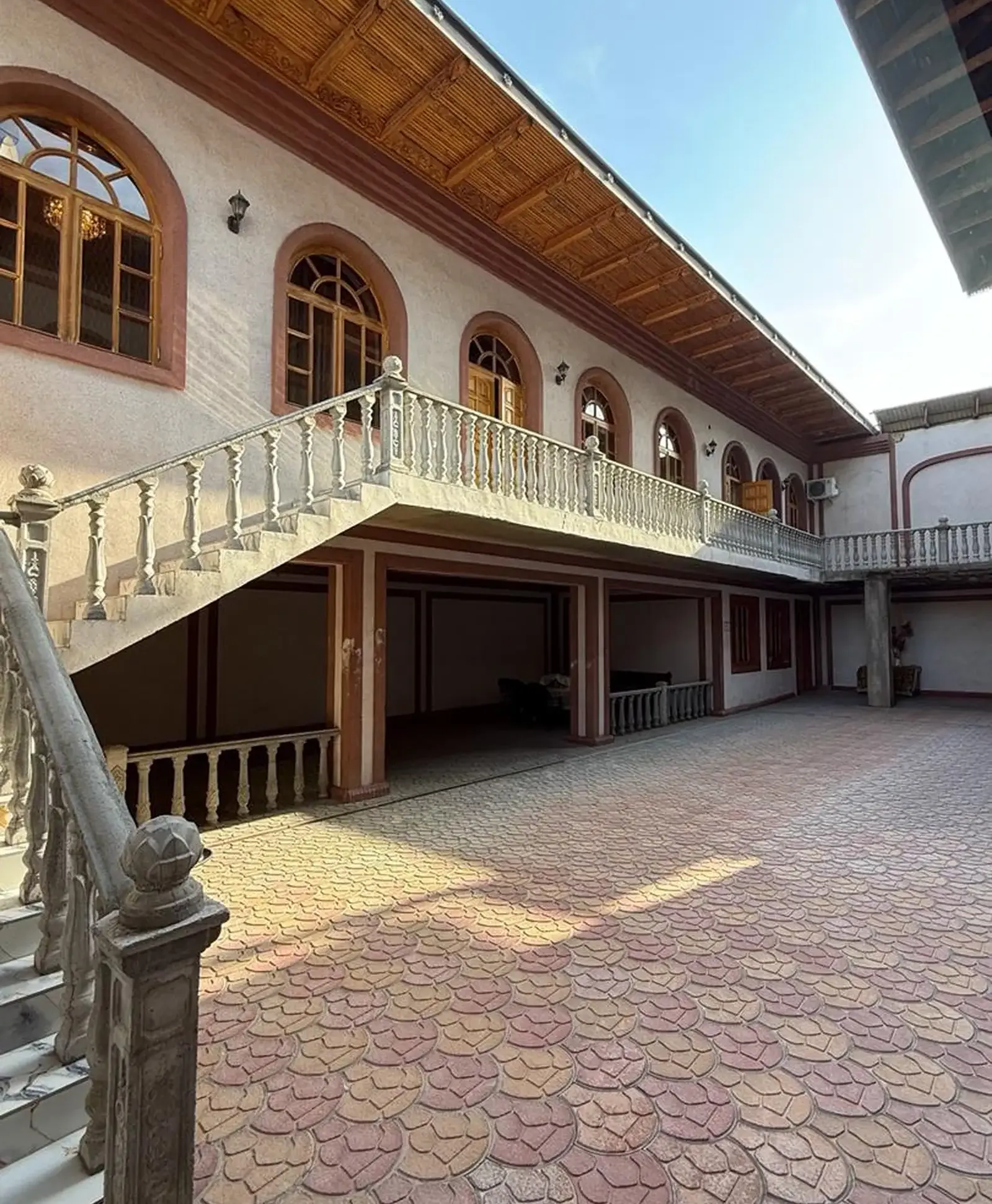 2-этажный, 9 комнатный дом, 350 м², Сизо, Музей М. Турсунзода