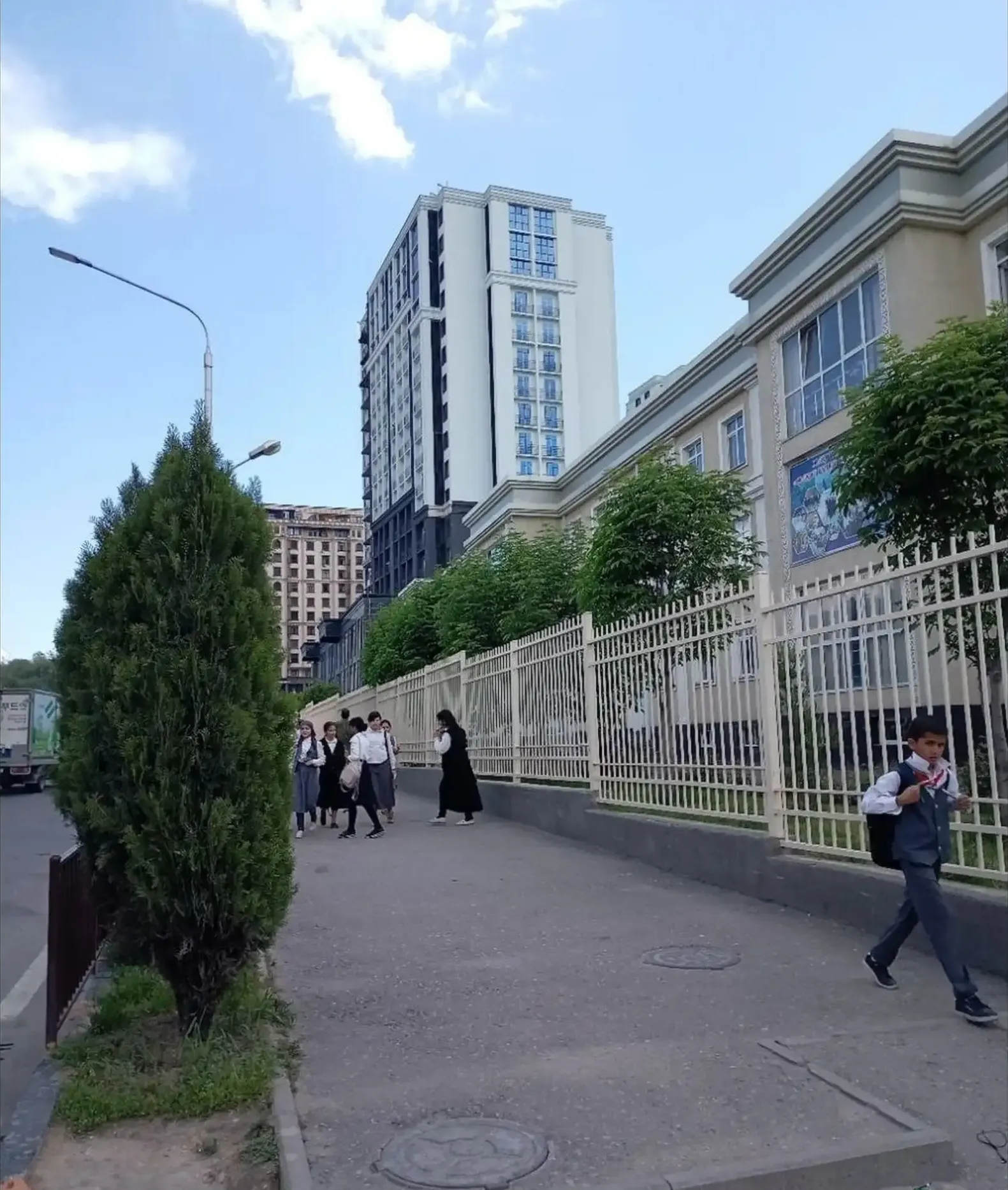 2-комн. квартира, 18 этаж, 62 м², Мехргон — фото 2
