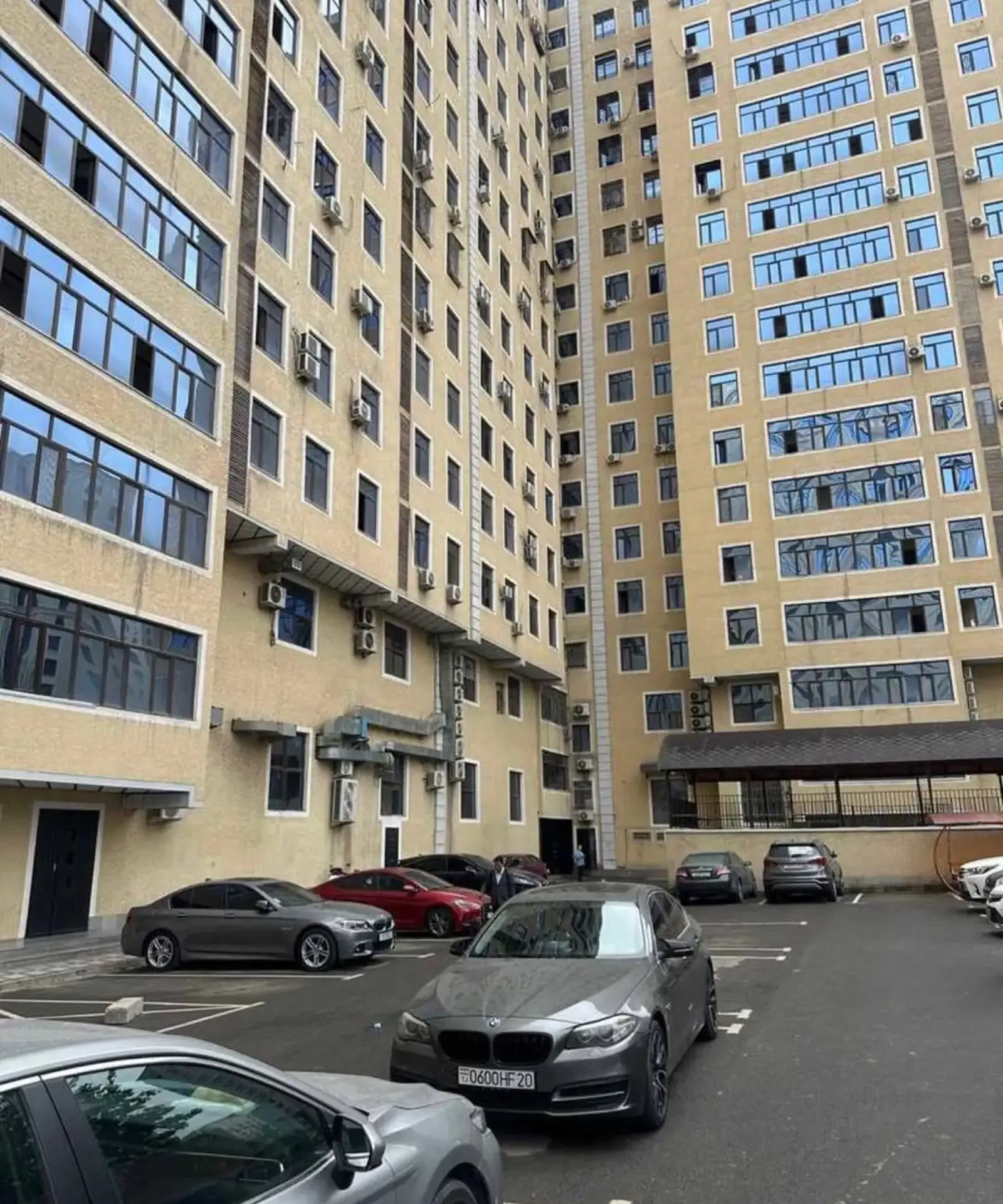 3-комн. квартира, 12 этаж, 134 м², Шохмансур — фото 2