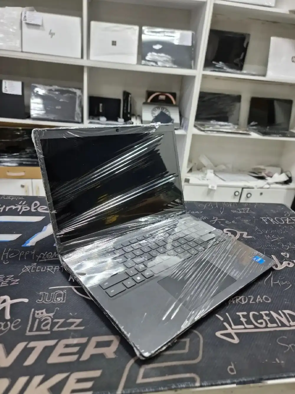 Ноутбук dell 14.0 i5-11th RAM 16GB DDR4 SSD 256GB