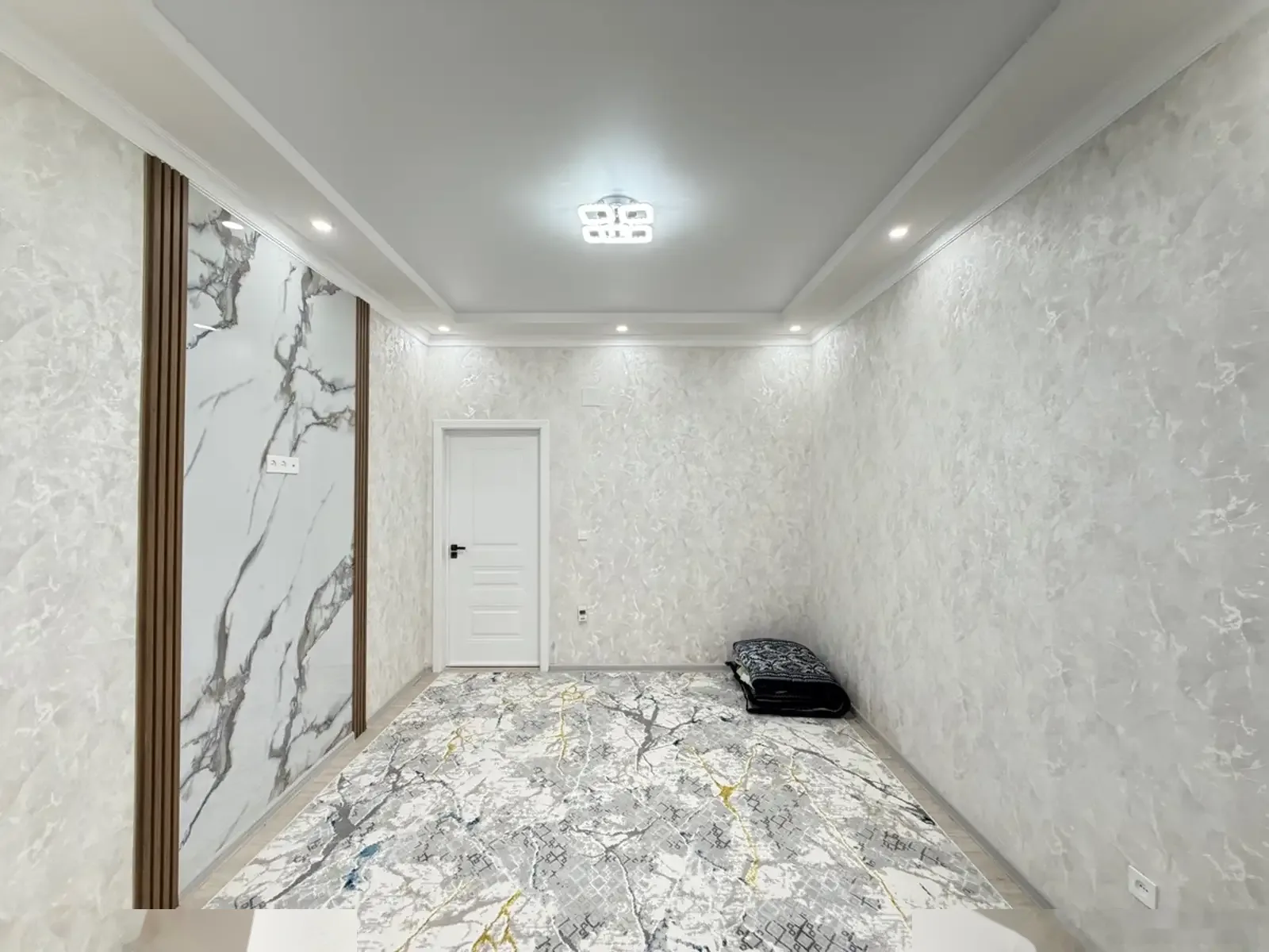 2-комн. квартира, Цокольный этаж, 68 м², 8 мкр — фото 2