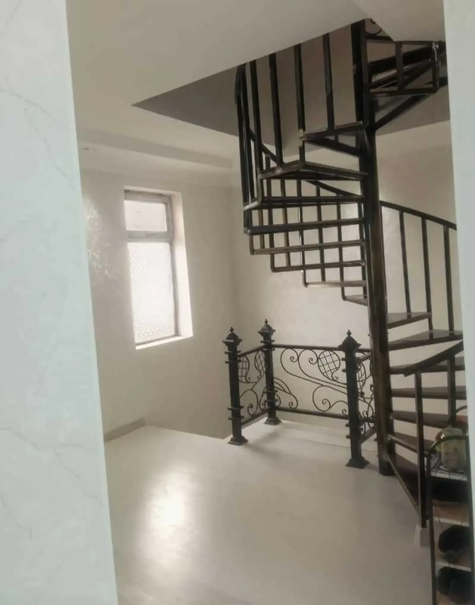 3-этажный, 6 комнатный дом, 250 м², Сино — фото 2