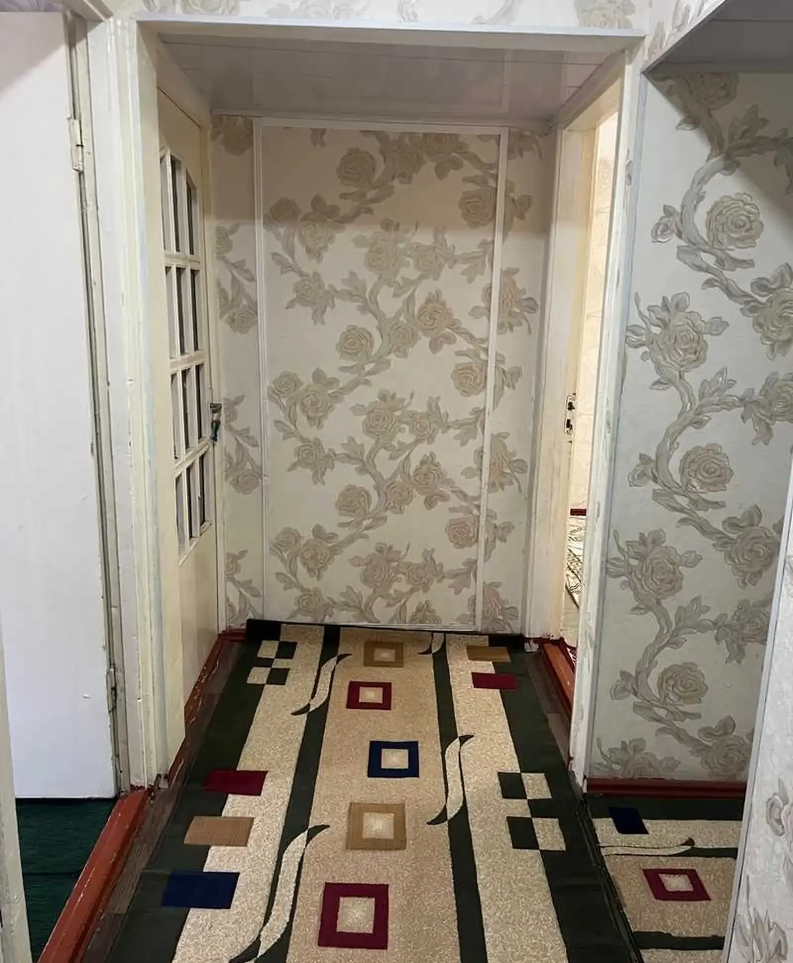 2-комн. квартира, Цокольный этаж, 85м², 102 мкр — фото 2