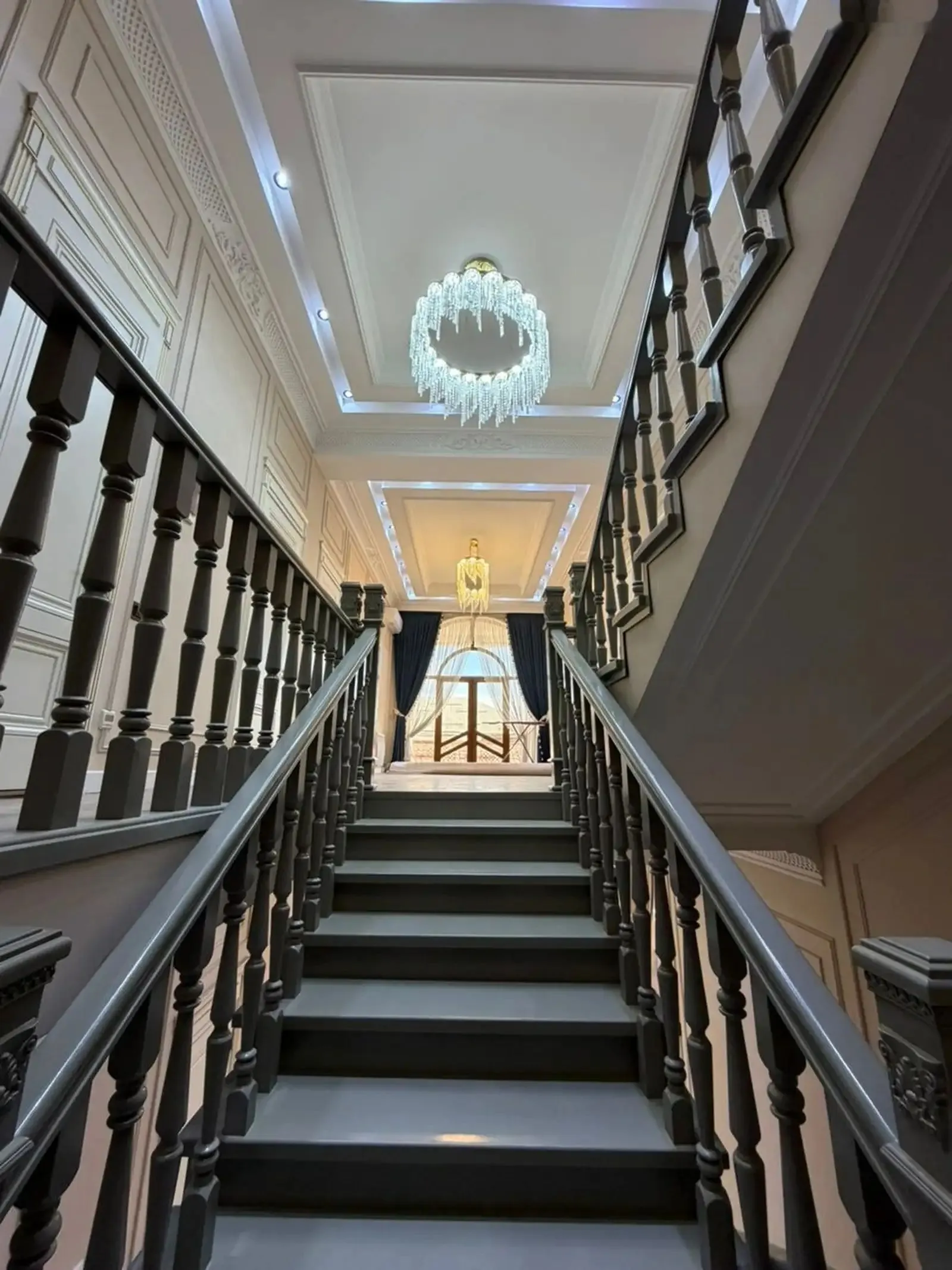 3-этажный, 12 комнатный дом, 700 м², колхози Россия
