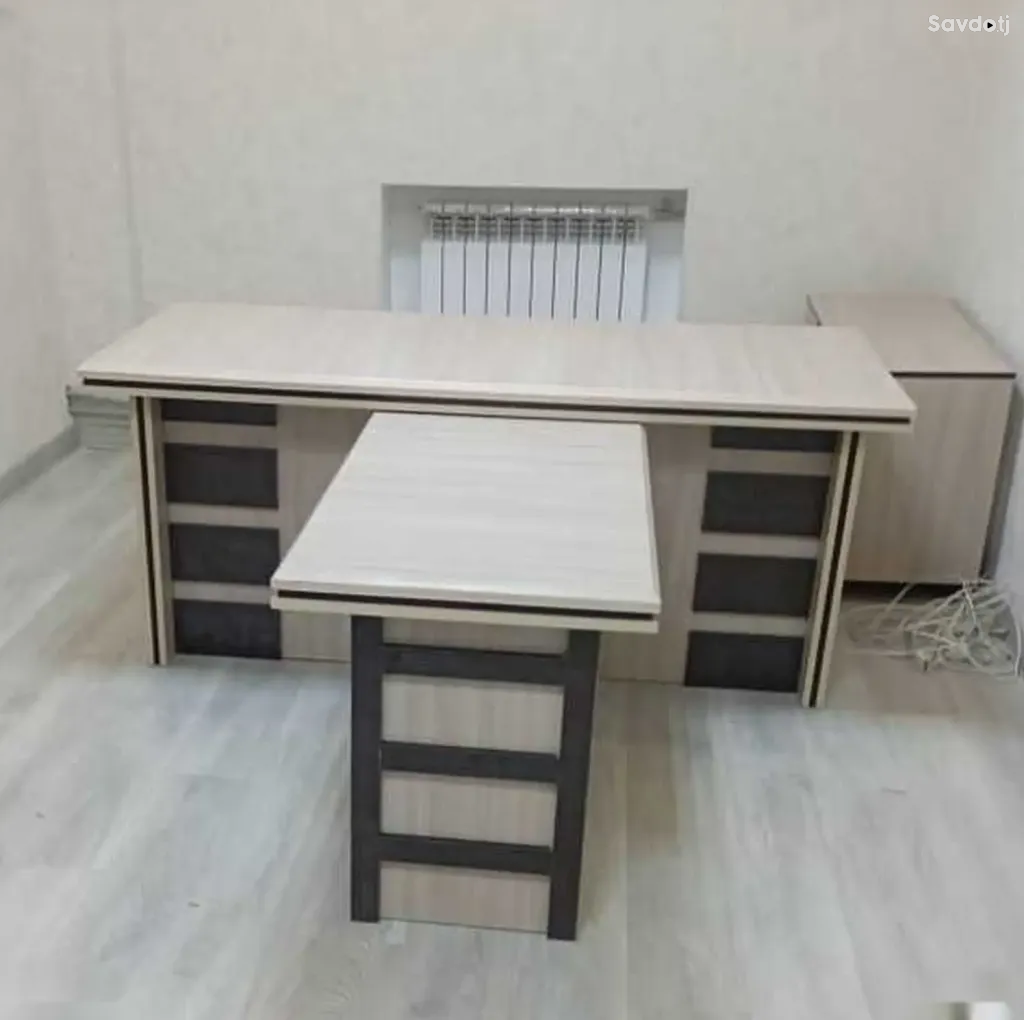 Офисный стол