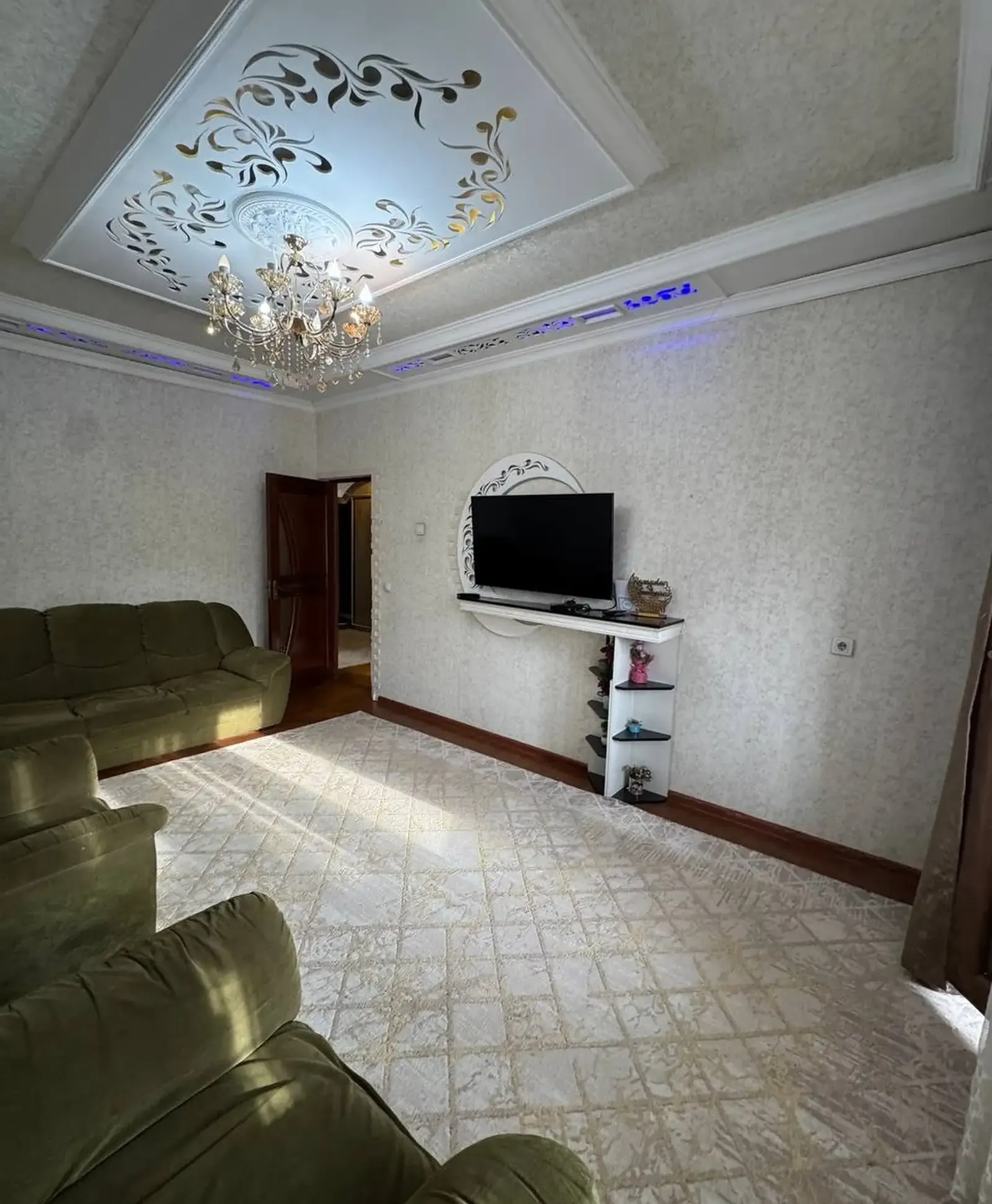 3-комн. квартира, 4 этаж, 81 м², Сино 102мкр пеши иститути забонхо