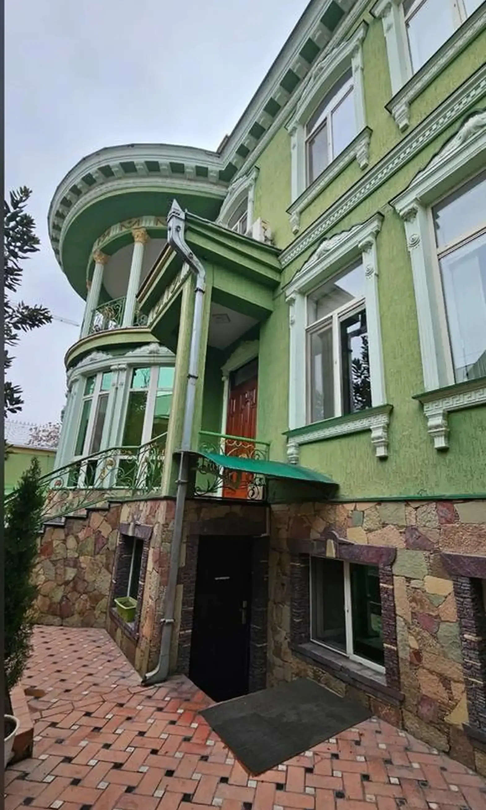 3-этажный, 16 комнатный дом, 900 м², Шохмансур — фото 2