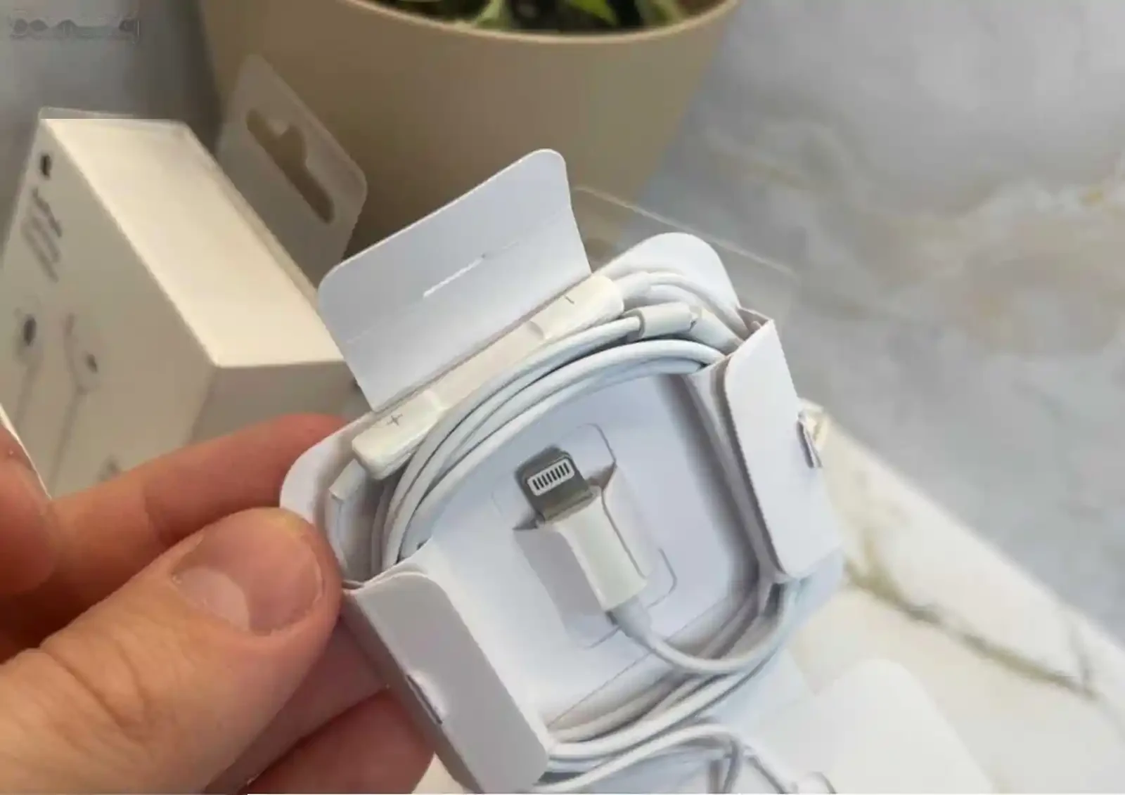 Проводные наушники Apple