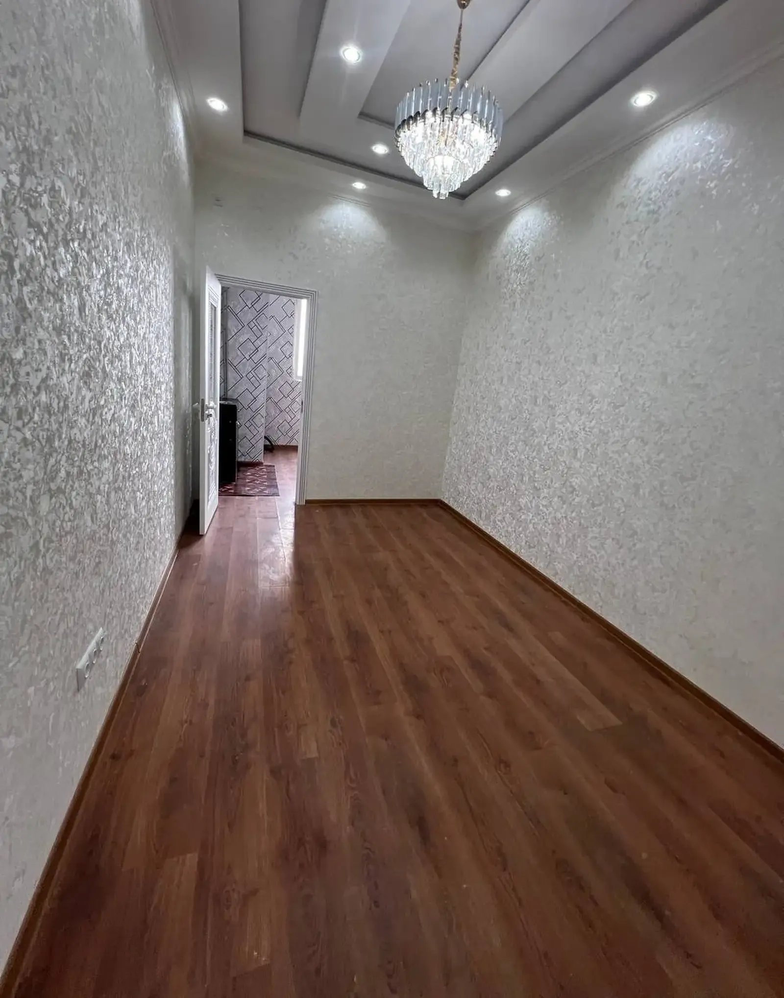 2-комн. квартира, 11 этаж, 56 м², Исмоили Сомони, Северный