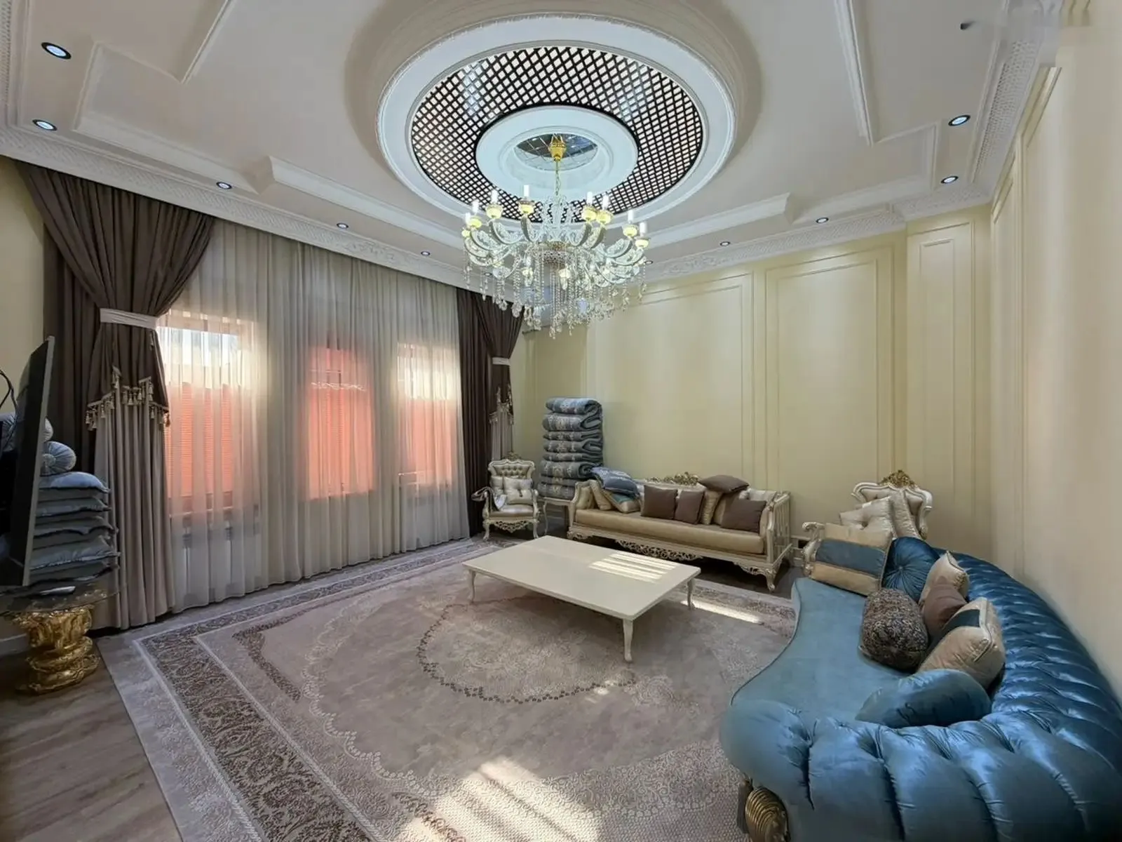 4-этажный, 16 комнатный дом, 710 м², Колхози Россия