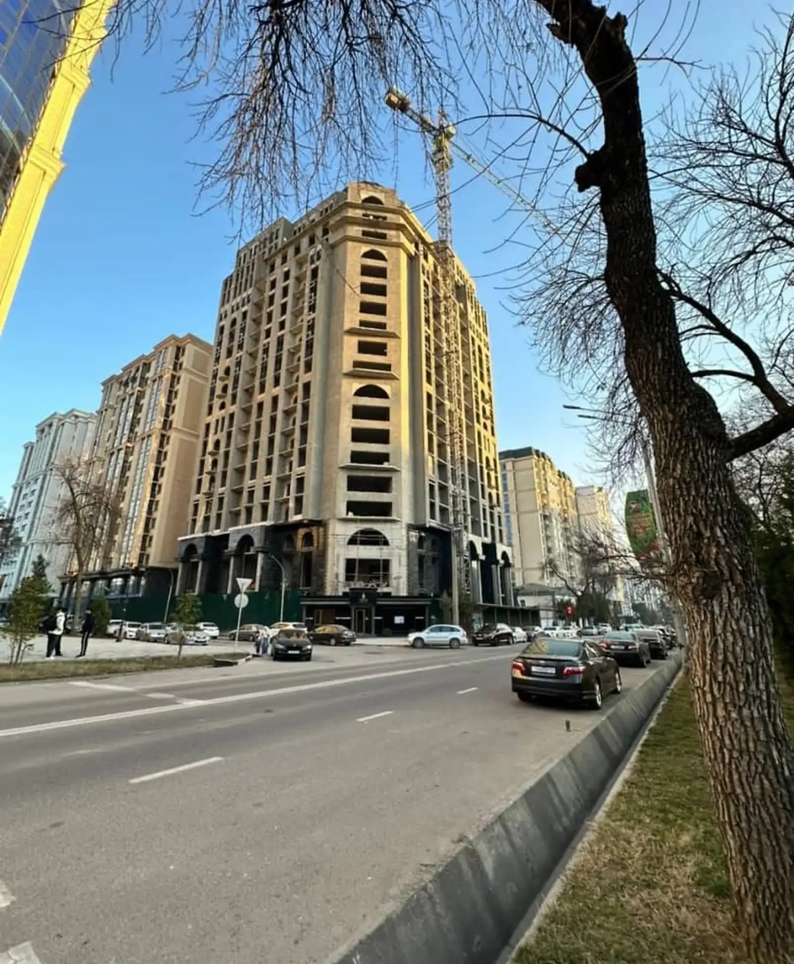 3-комн. квартира, 13 этаж, 115 м², Шохмансур — фото 2