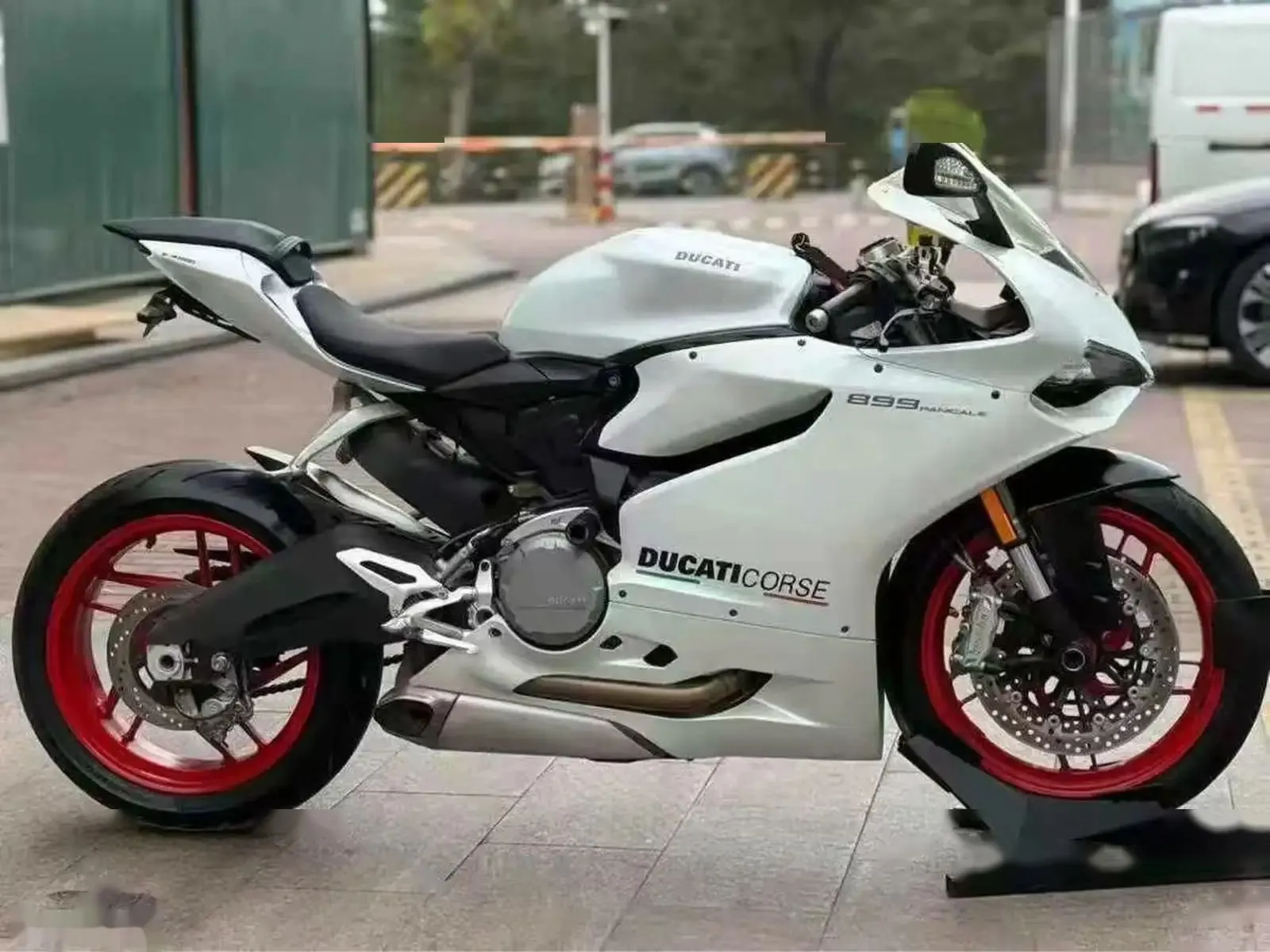 Мотоцикл Ducati — фото 3