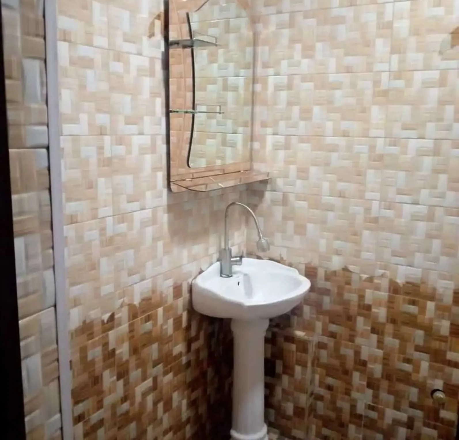 3-комн. квартира, 1 этаж, 73м², Глазной