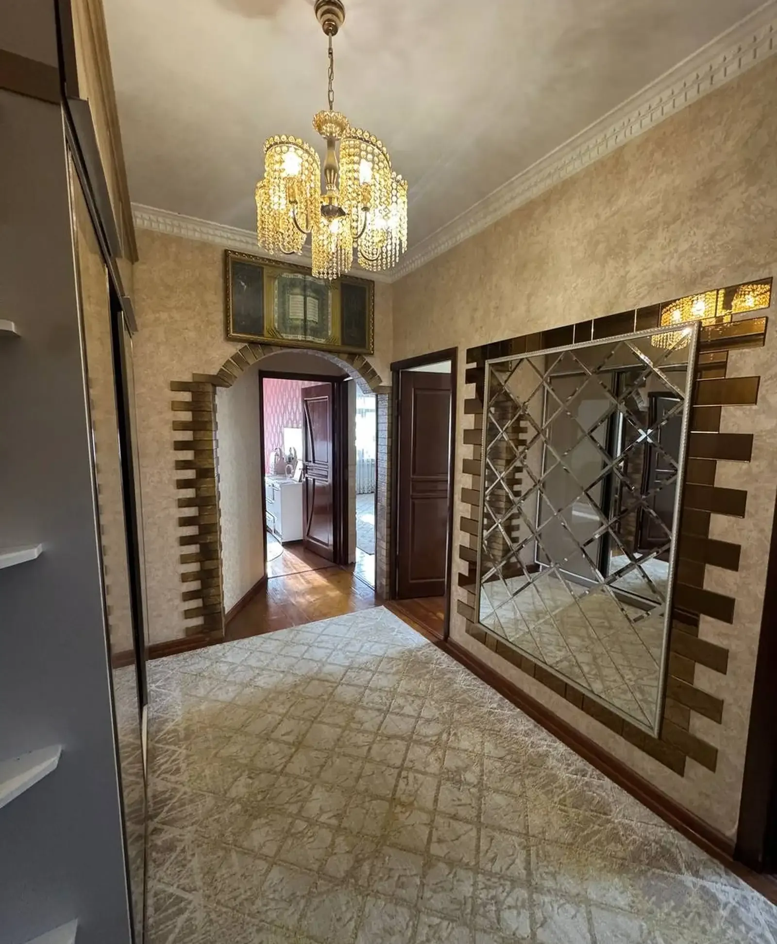 3-комн. квартира, 4 этаж, 81 м², Сино 102мкр пеши иститути забонхо