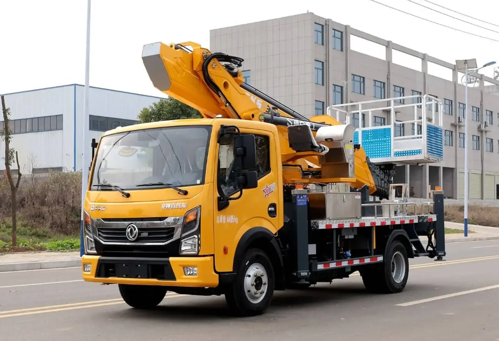 Автокран Dongfeng на заказ — фото 4