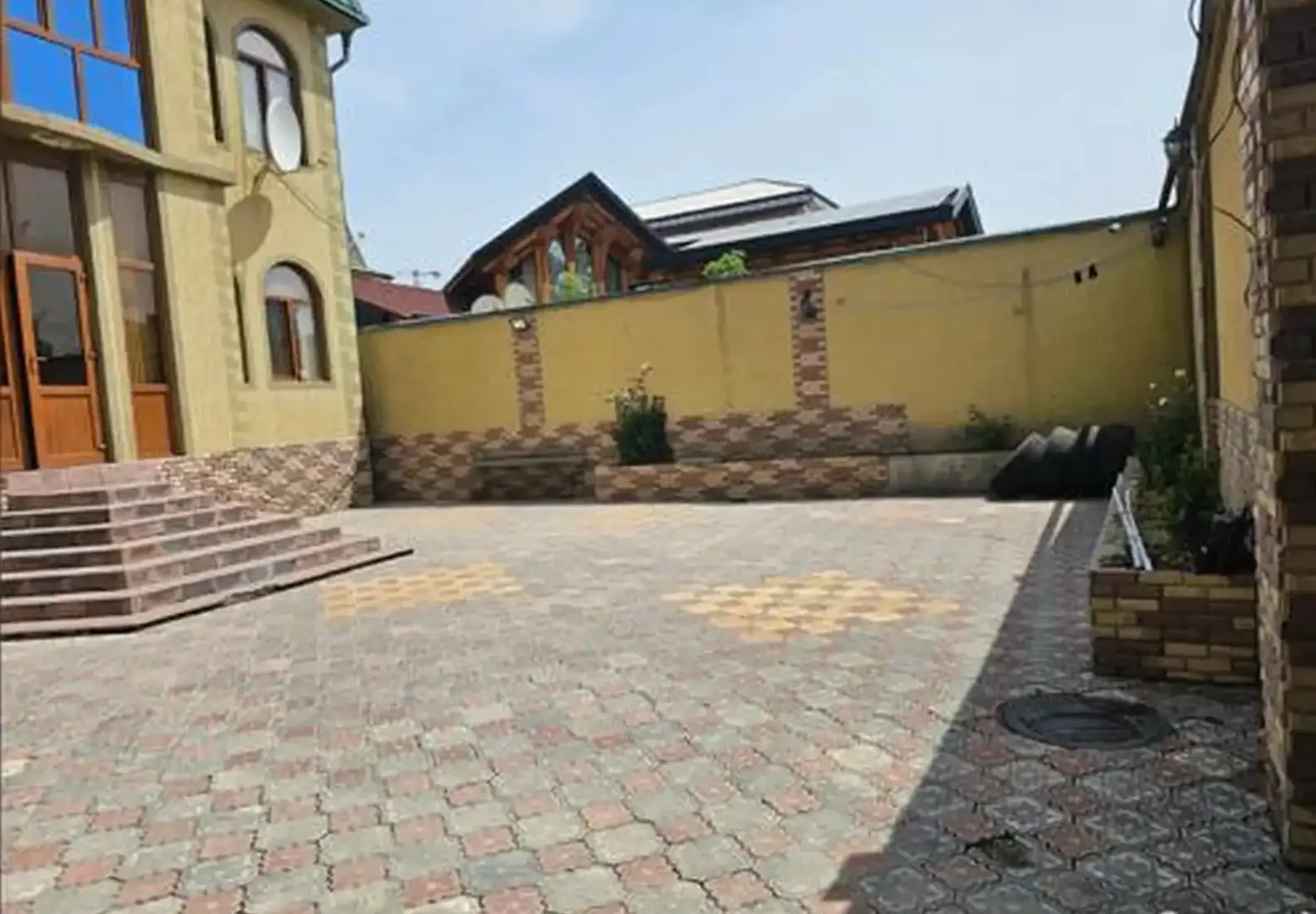 3-этажный, 7 комнатный дом, 750 м², И Сомони