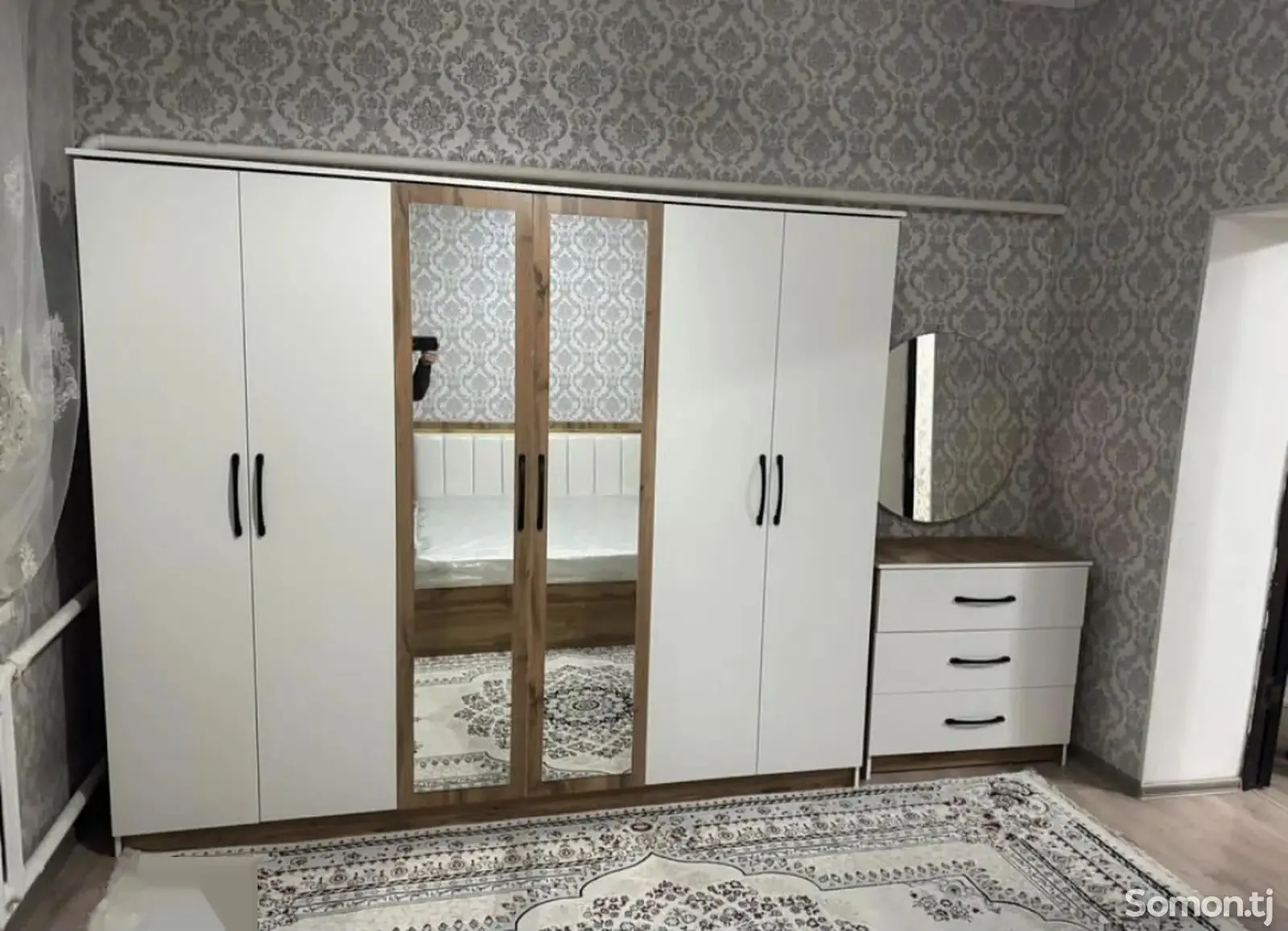 Шкаф