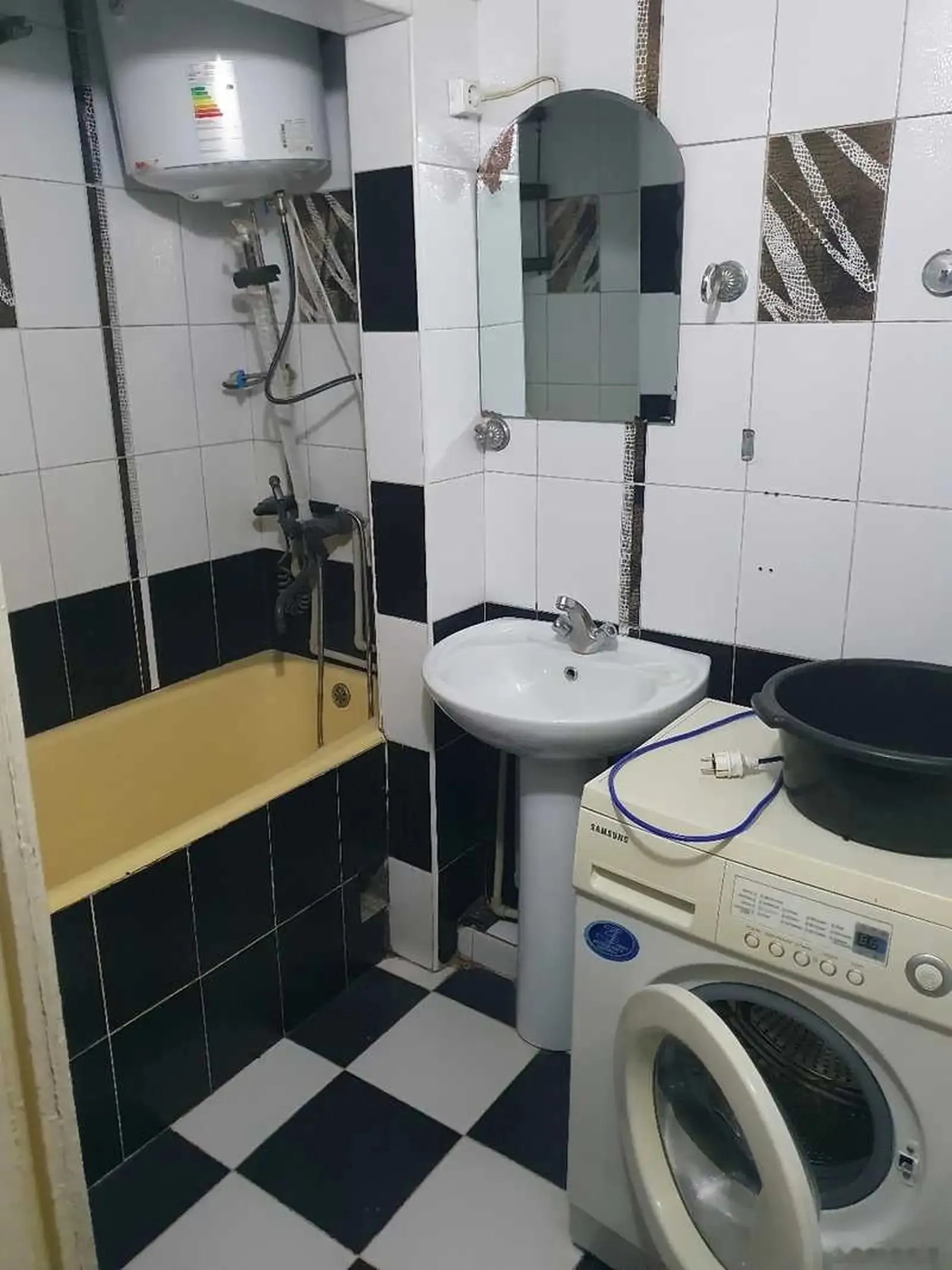 4-комн. квартира, 1 этаж, 78м², 82мкр