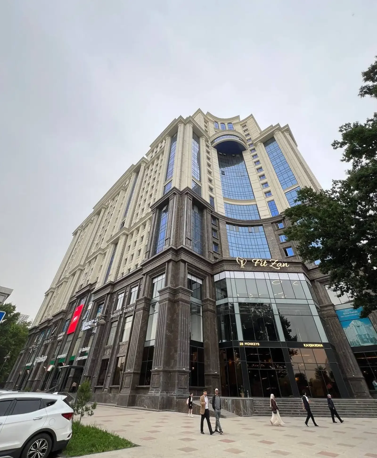 3-комн. квартира, 17 этаж, 147 м², Исмоили Сомони, Ру ба руи Цум — фото 2