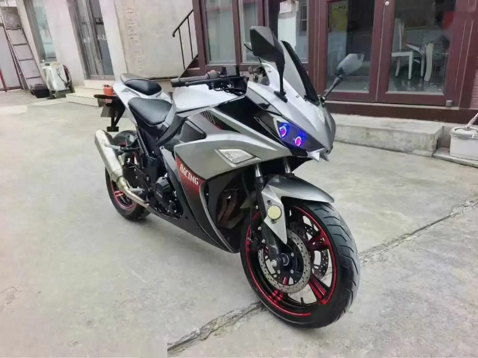 Мотоцикл Racing 400 cc v