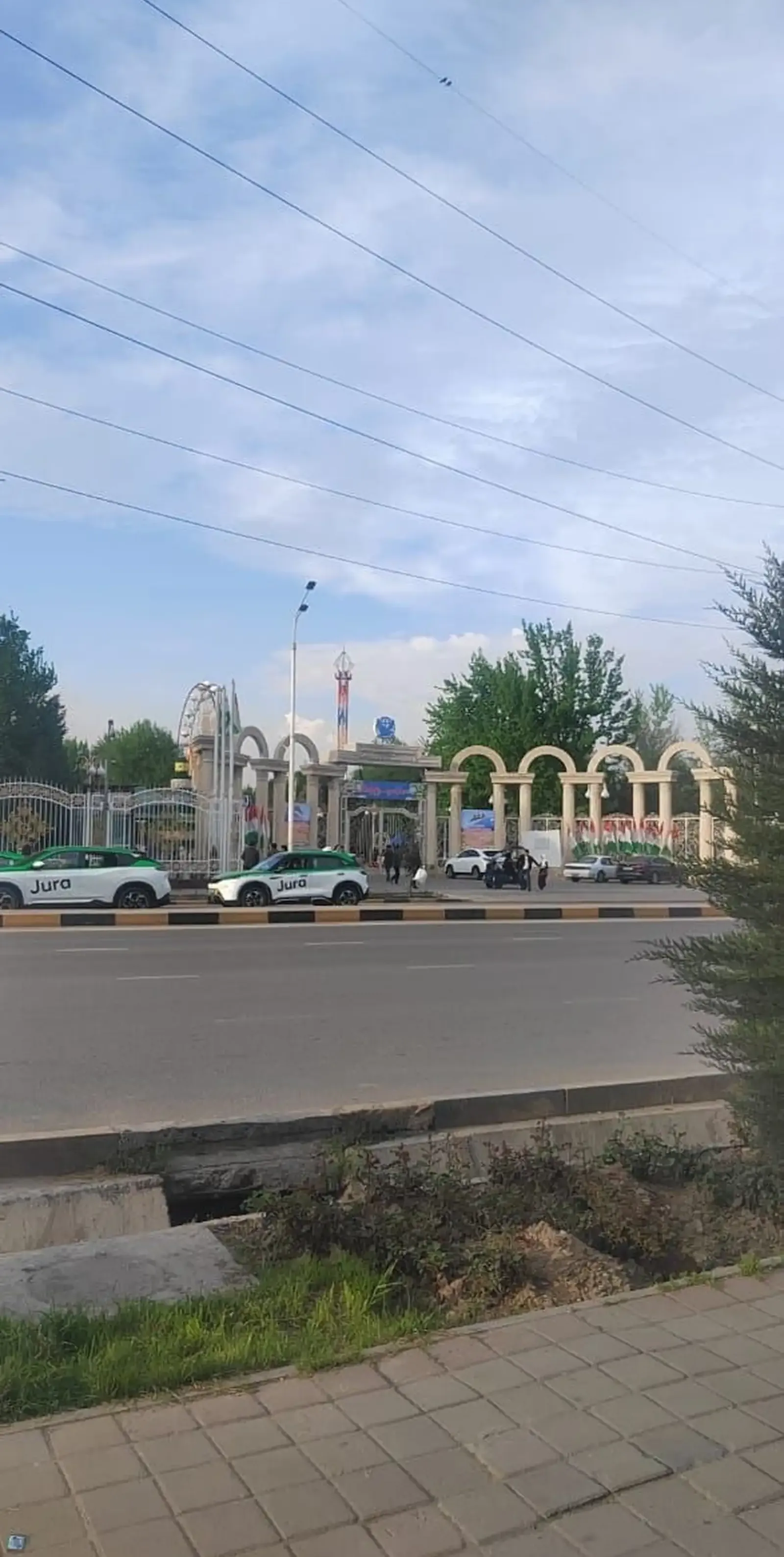3-комн. квартира, 3 этаж, 100 м², Фирдавси 64мкр