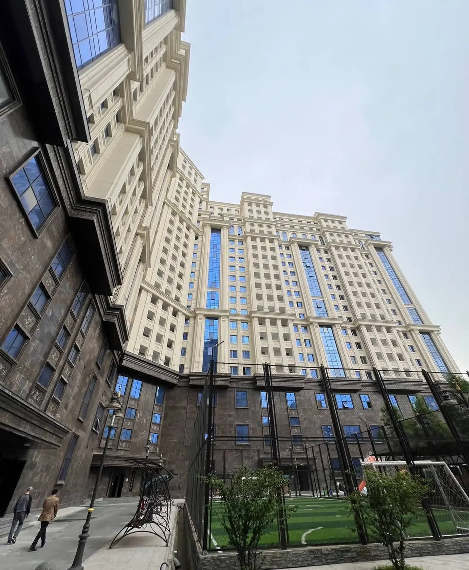 3-комн. квартира, 4 этаж, 147 м², Исмоили Сомони Цум Шохпалас — фото 2