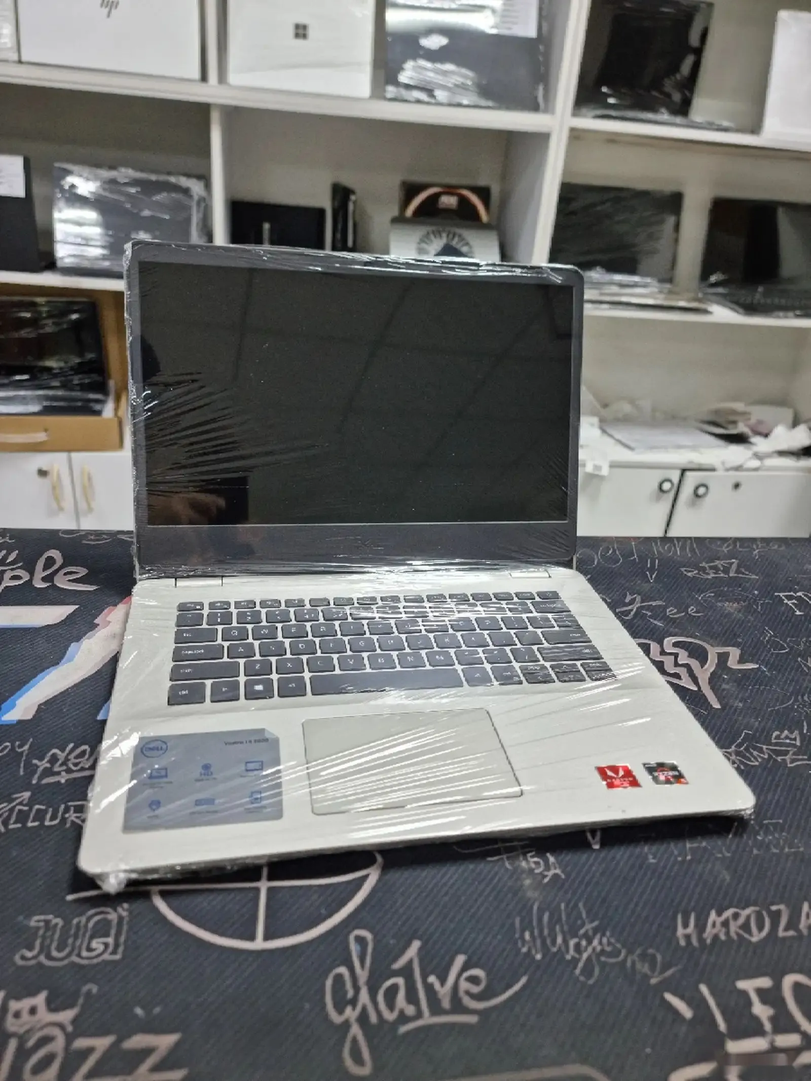 Ноутбук dell 14.0 Ryzen 5 4 ядро RAM 16GB DDR4 SSD 256GB VGA RADEON