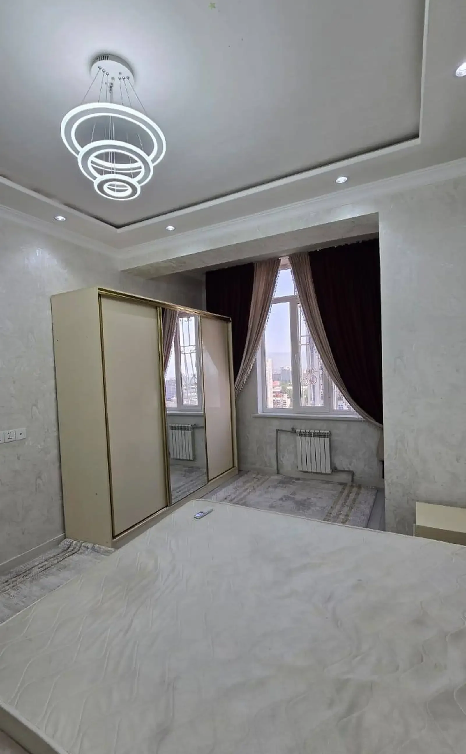 3-комн. квартира, 16 этаж, 88 м², Фирдавси Маладёжни — фото 2