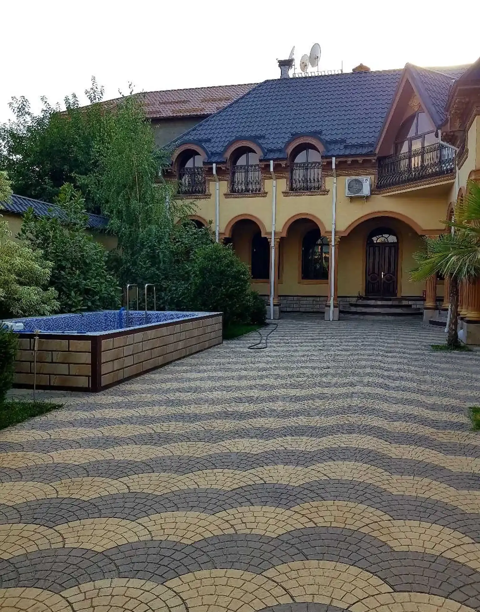2-этажный, 10 комнатный дом, 800 м², Сомони