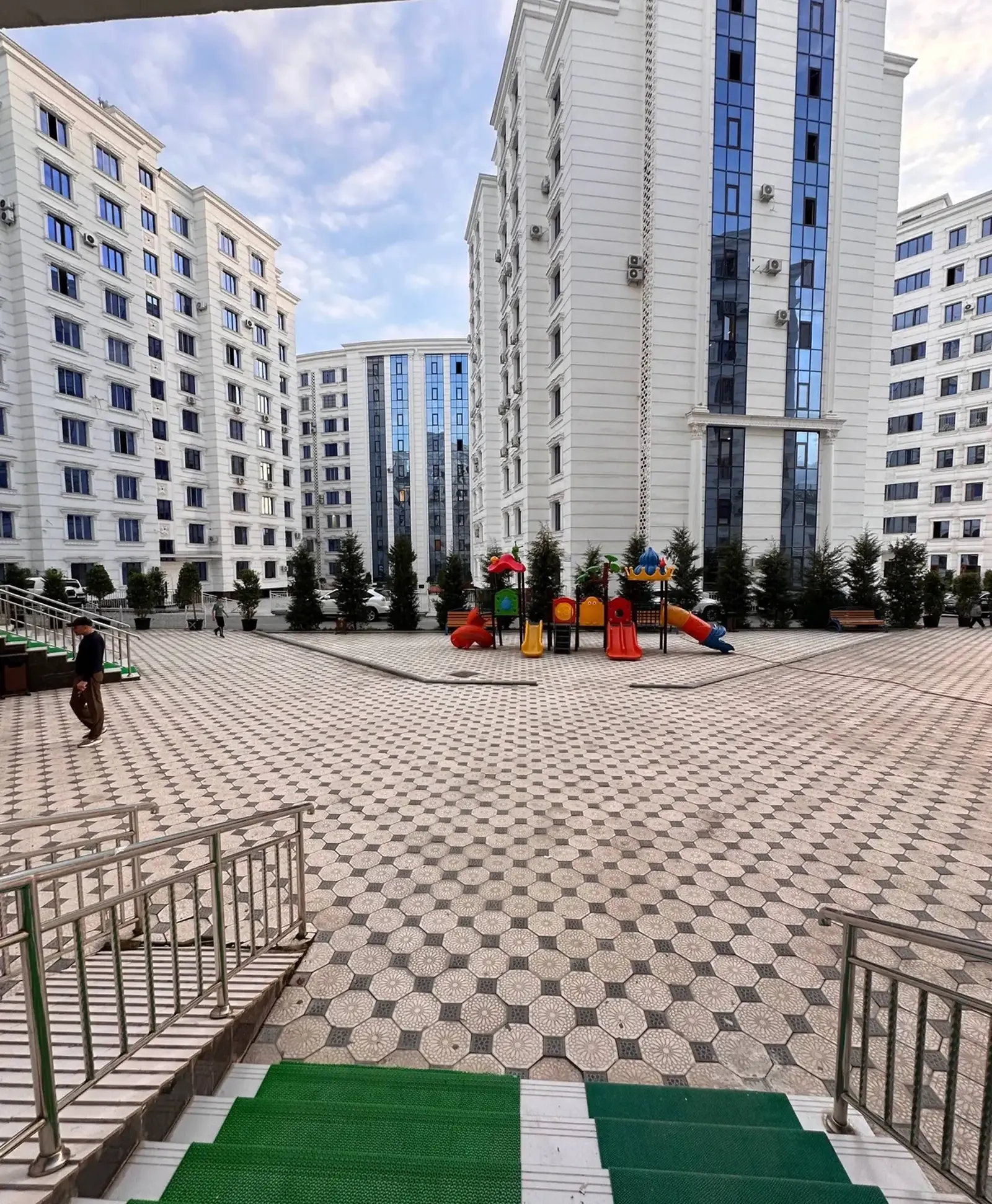 2-комн. квартира, 1 этаж, 74 м², И Сомони