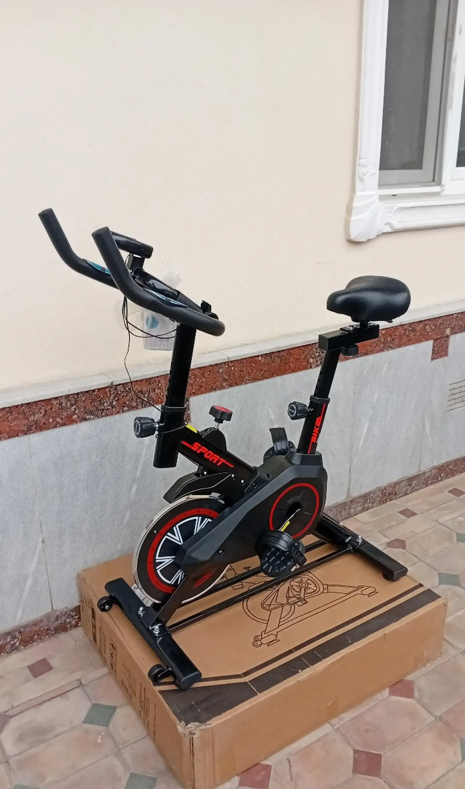 Спортивный велотренажёр