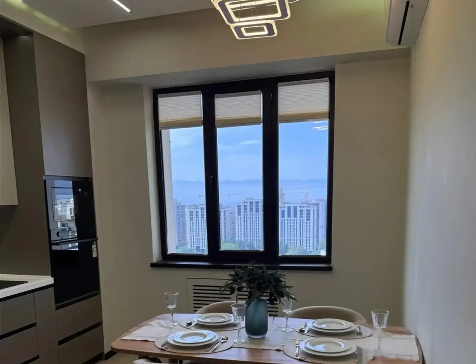 2-комн. квартира, 18 этаж, 50м², Опера и Балета