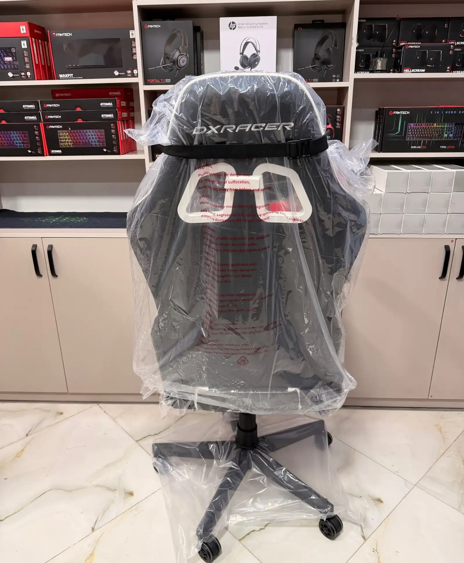 Игровое кресло DXRacer Prince Series черно-белое 2026