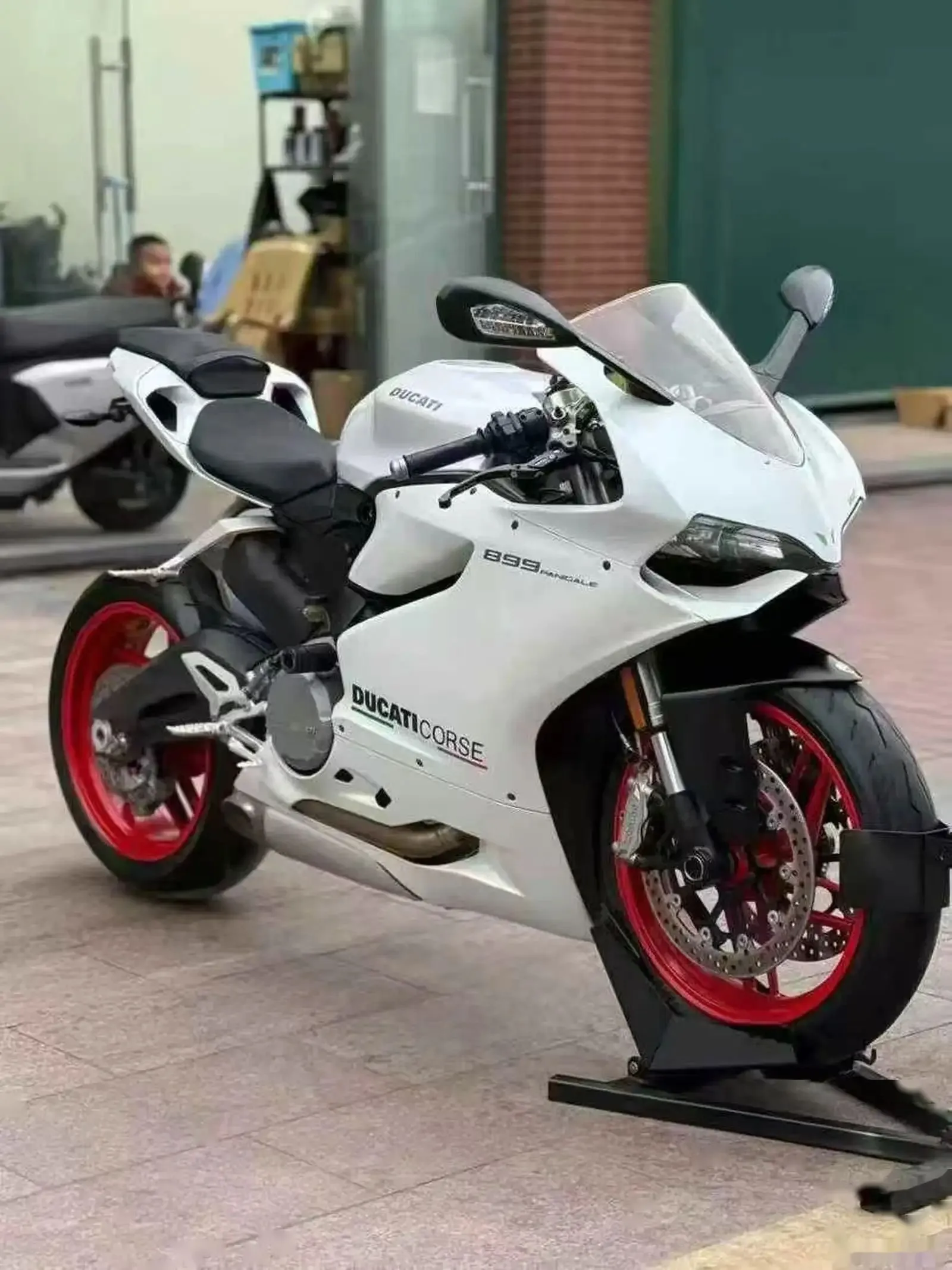 Мотоцикл Ducati — фото 4