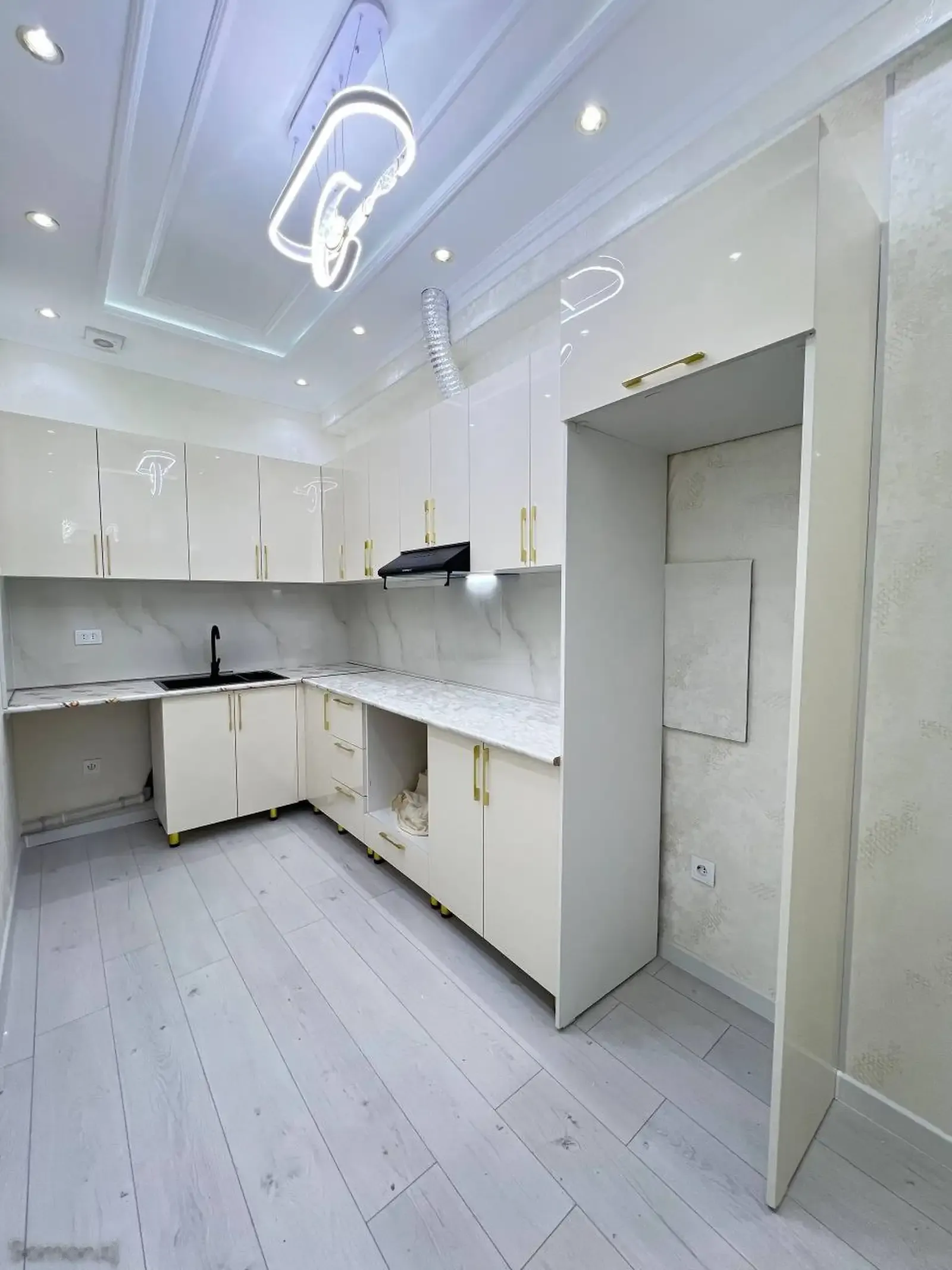 3-комн. квартира, 13 этаж, 80 м², Сино