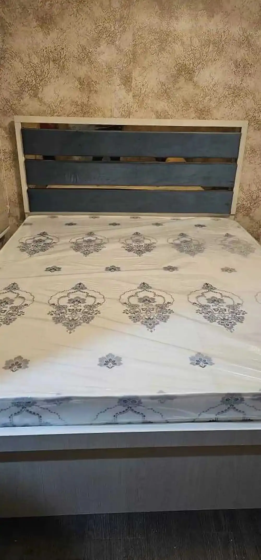 Двухспальная кровать