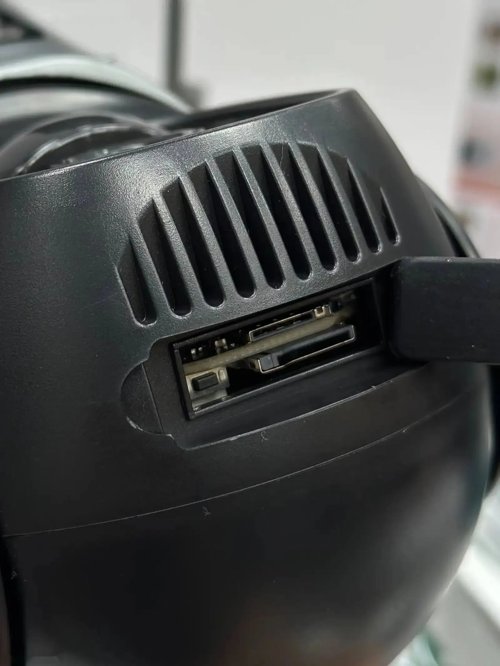 Умная поворотная 4G-камера видеонаблюдения с датчиком движения и солнечной батар