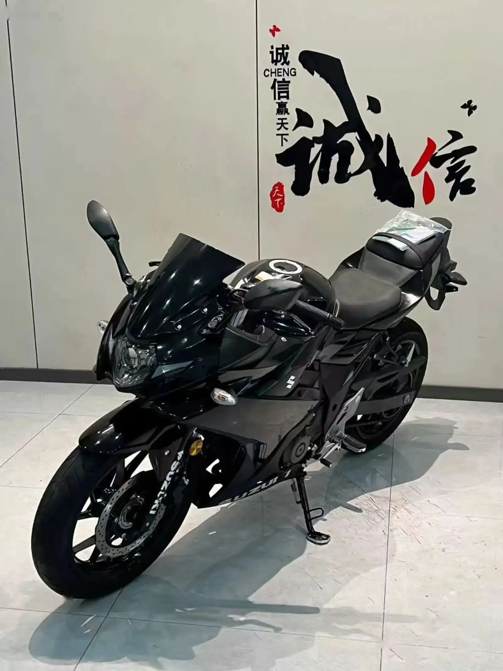 Мотоцикл Suzuki GSX — фото 4