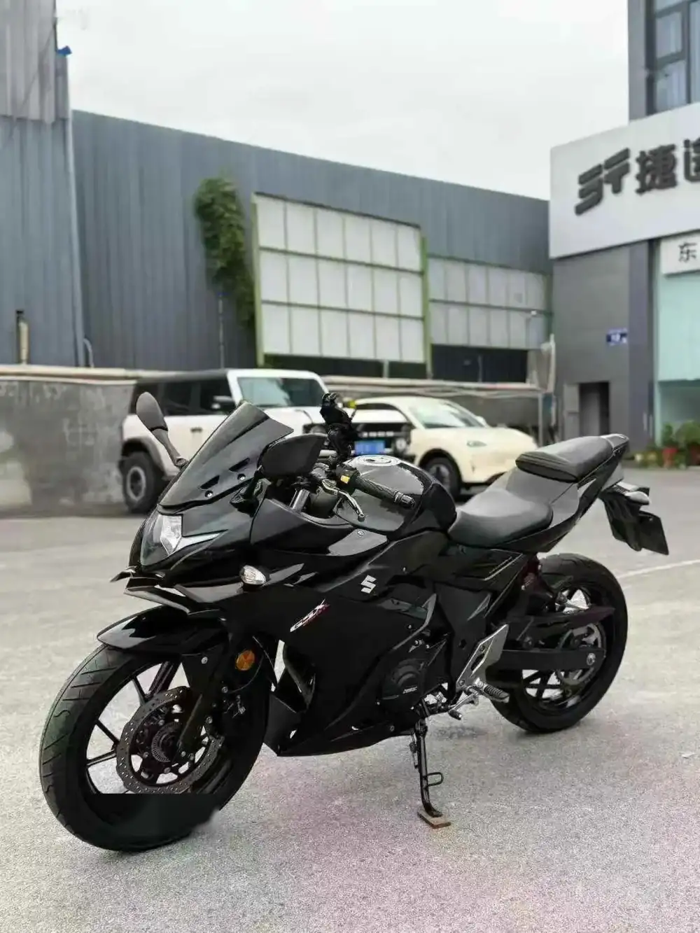 Мотоцикл Suzuki GSX — фото 2