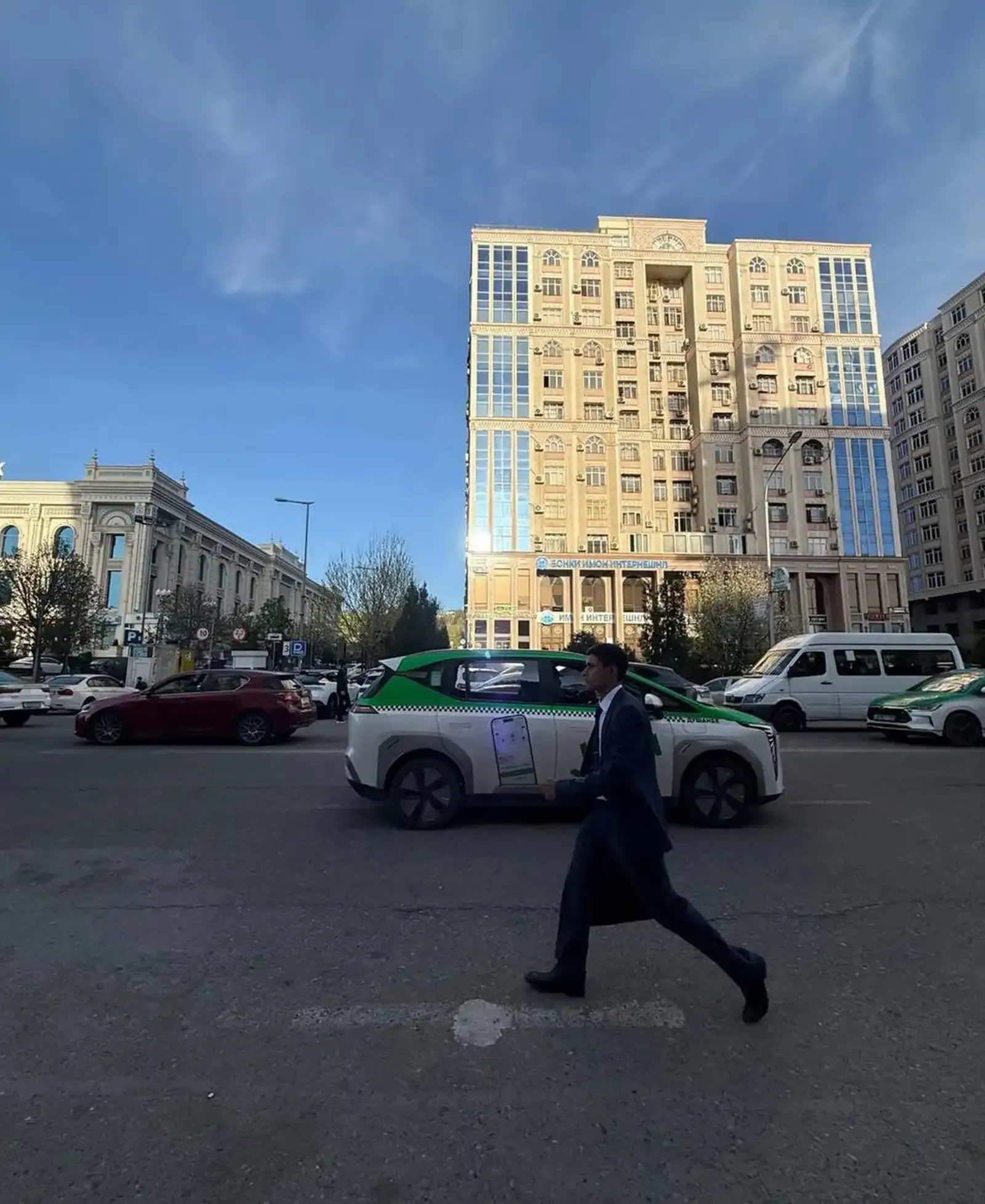 3-комн. квартира, 9 этаж, 90 м², Исмоили Сомони, Мехргон — фото 2