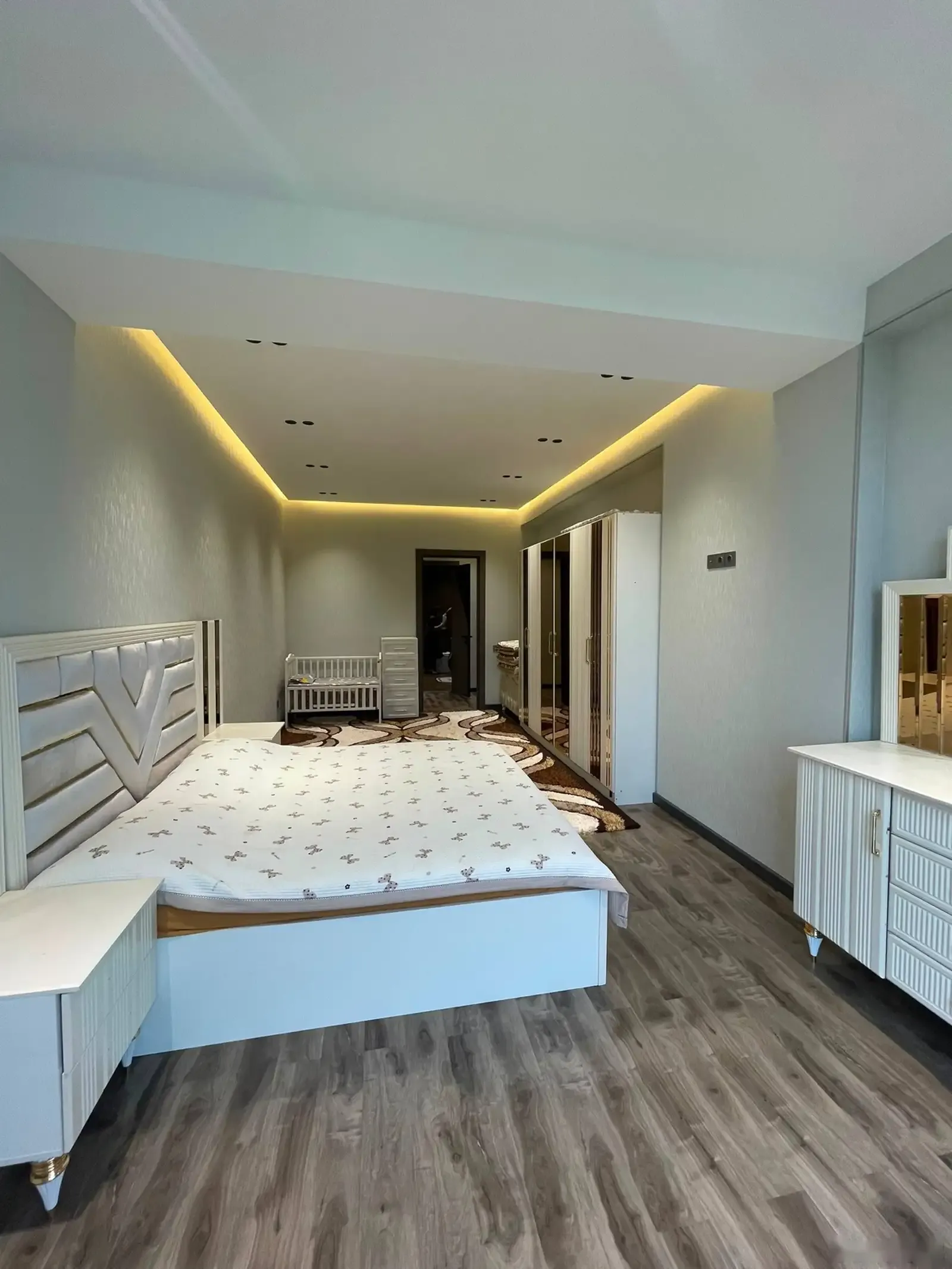 4-комн. квартира, 10 этаж, 155 м², Сомони — фото 3